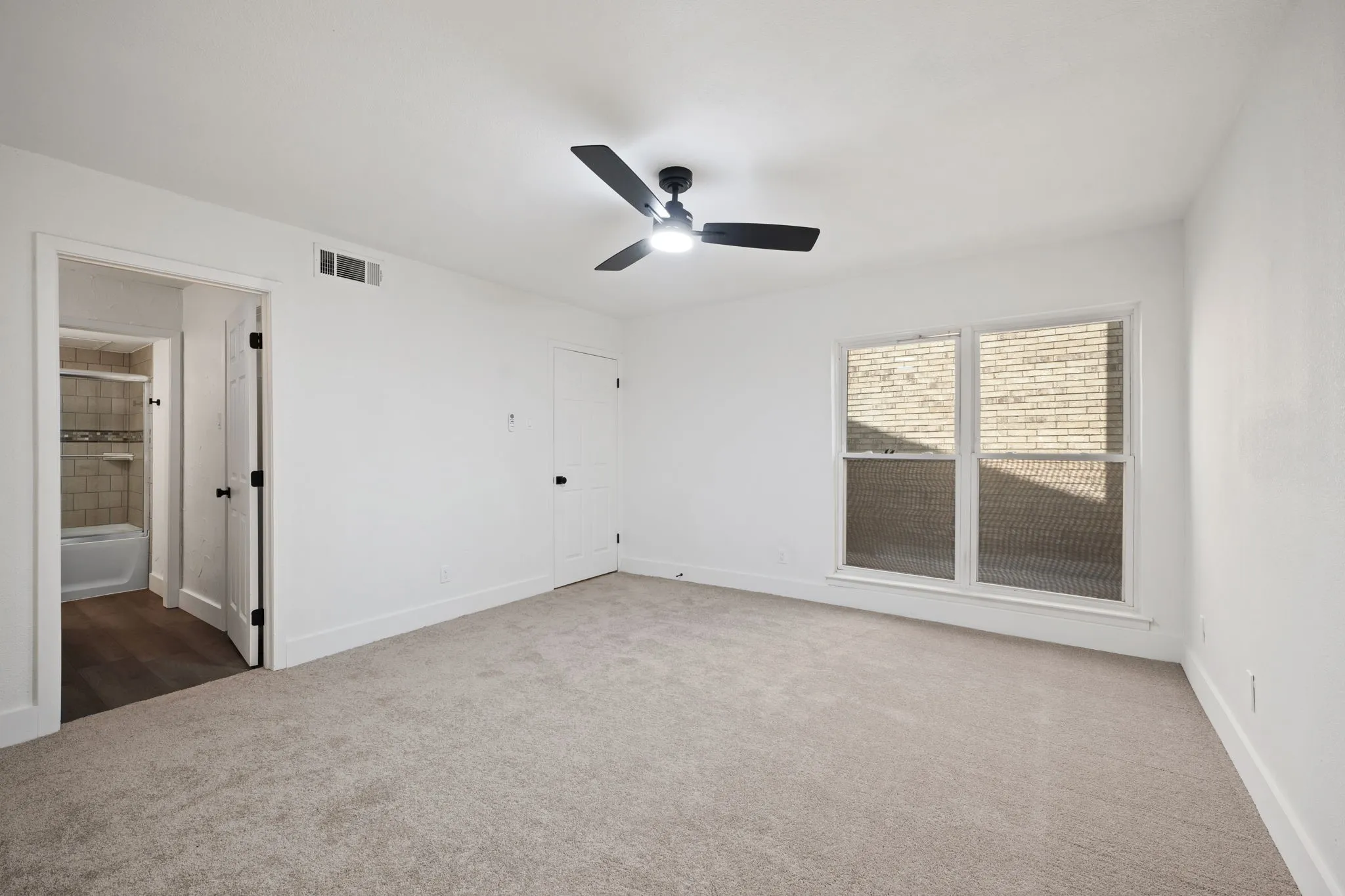Townhouse For Sale in Dallas County , 2706 Creek Wood Court, Carrollton, Texas 75006, 4 Bedroom, 2 Bathroom, 1 Garage spaces, 1,738 Sqft, built in 1974, mls#21399523, Real Estate Agent in Carrollton, Homes For Sale in Dallas county, Homes For Sale in Carrollton, Realtor in Carrollton Texas, Real Estate Brokerage Independent Realty Texas, Luminita Cordes Realtor