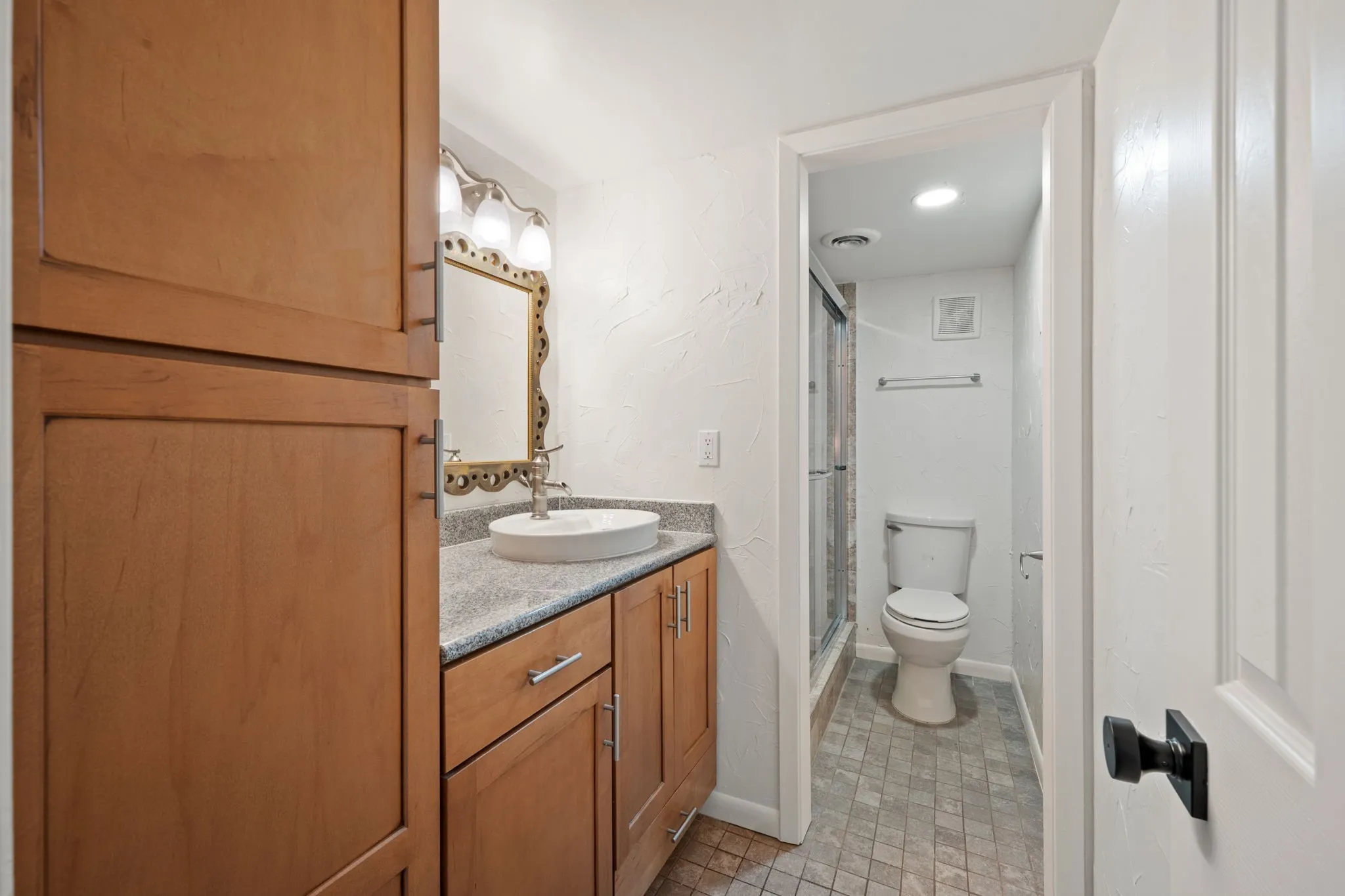 Townhouse For Sale in Dallas County , 2706 Creek Wood Court, Carrollton, Texas 75006, 4 Bedroom, 2 Bathroom, 1 Garage spaces, 1,738 Sqft, built in 1974, mls#21399523, Real Estate Agent in Carrollton, Homes For Sale in Dallas county, Homes For Sale in Carrollton, Realtor in Carrollton Texas, Real Estate Brokerage Independent Realty Texas, Luminita Cordes Realtor