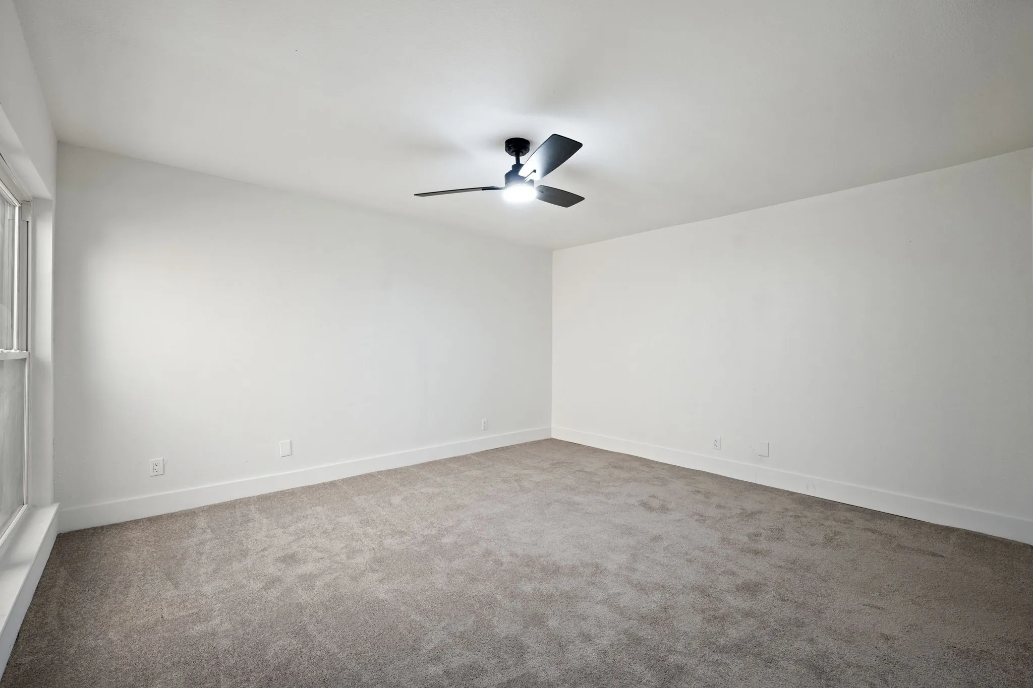 Townhouse For Sale in Dallas County , 2706 Creek Wood Court, Carrollton, Texas 75006, 4 Bedroom, 2 Bathroom, 1 Garage spaces, 1,738 Sqft, built in 1974, mls#21399523, Real Estate Agent in Carrollton, Homes For Sale in Dallas county, Homes For Sale in Carrollton, Realtor in Carrollton Texas, Real Estate Brokerage Independent Realty Texas, Luminita Cordes Realtor