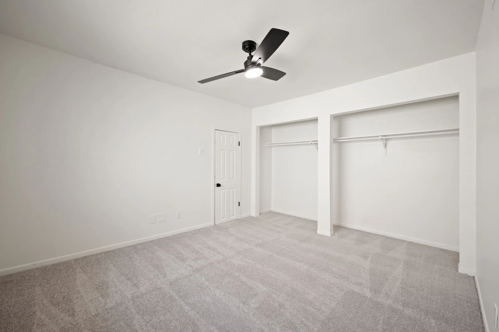 Townhouse For Sale in Dallas County , 2706 Creek Wood Court, Carrollton, Texas 75006, 4 Bedroom, 2 Bathroom, 1 Garage spaces, 1,738 Sqft, built in 1974, mls#21399523, Real Estate Agent in Carrollton, Homes For Sale in Dallas county, Homes For Sale in Carrollton, Realtor in Carrollton Texas, Real Estate Brokerage Independent Realty Texas, Luminita Cordes Realtor