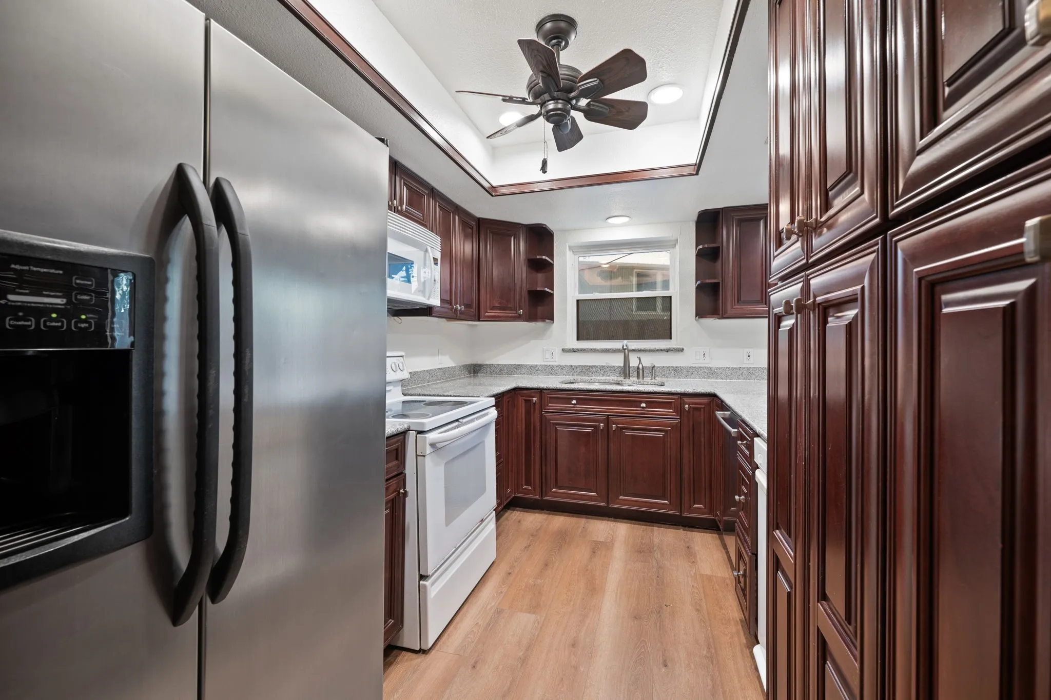 Townhouse For Sale in Dallas County , 2706 Creek Wood Court, Carrollton, Texas 75006, 4 Bedroom, 2 Bathroom, 1 Garage spaces, 1,738 Sqft, built in 1974, mls#21399523, Real Estate Agent in Carrollton, Homes For Sale in Dallas county, Homes For Sale in Carrollton, Realtor in Carrollton Texas, Real Estate Brokerage Independent Realty Texas, Luminita Cordes Realtor
