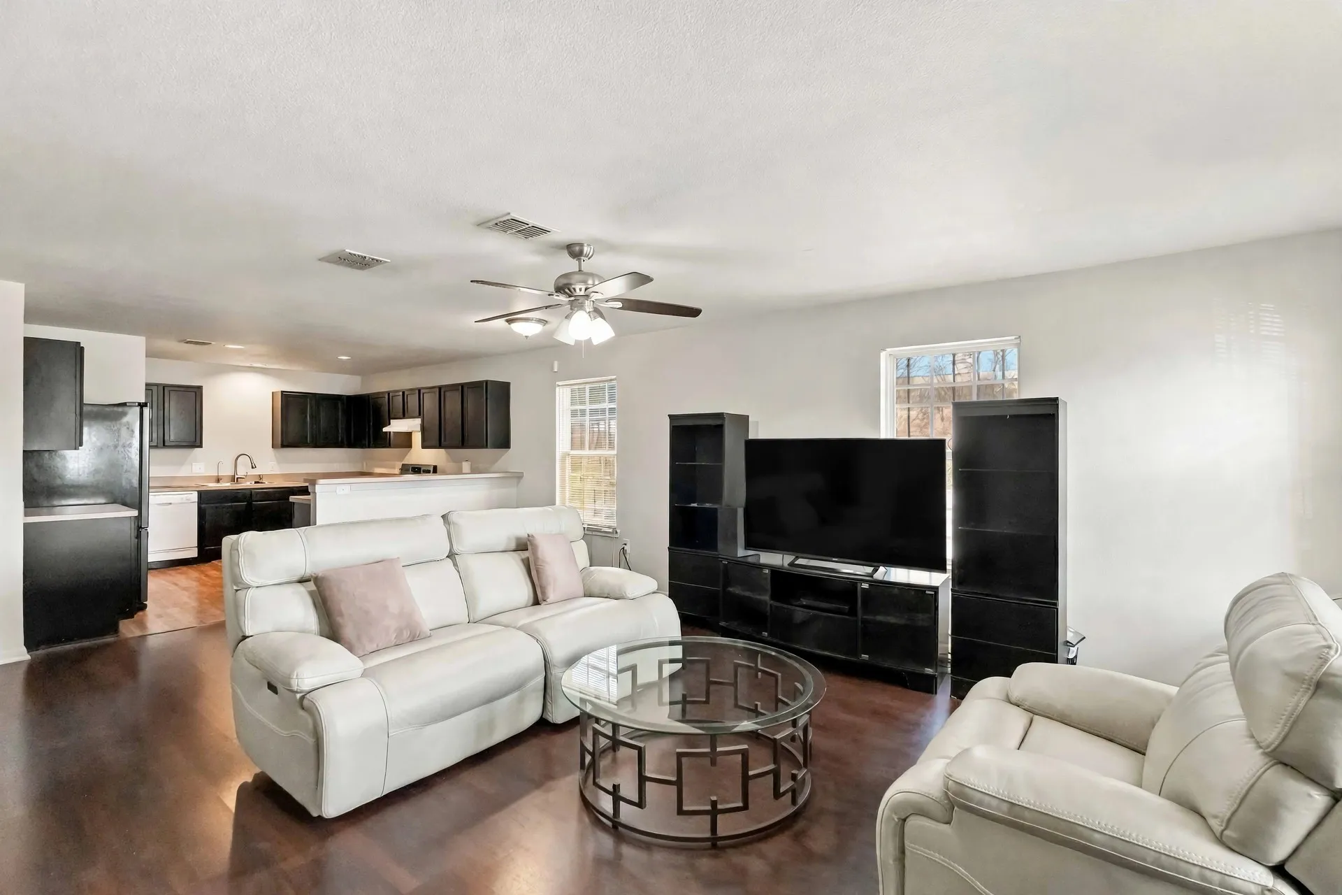 Single Family Residence For Sale in Dallas County , 3443 Brahma Drive, Dallas, Texas 75241, 3 Bedroom, 2 Bathroom, 1 Garage spaces, 1,464 Sqft, built in 2010, mls#21362067, Real Estate Agent in Dallas, Homes For Sale in Dallas county, Homes For Sale in Dallas, Realtor in Dallas Texas, Real Estate Brokerage Independent Realty Texas, Luminita Cordes Realtor
