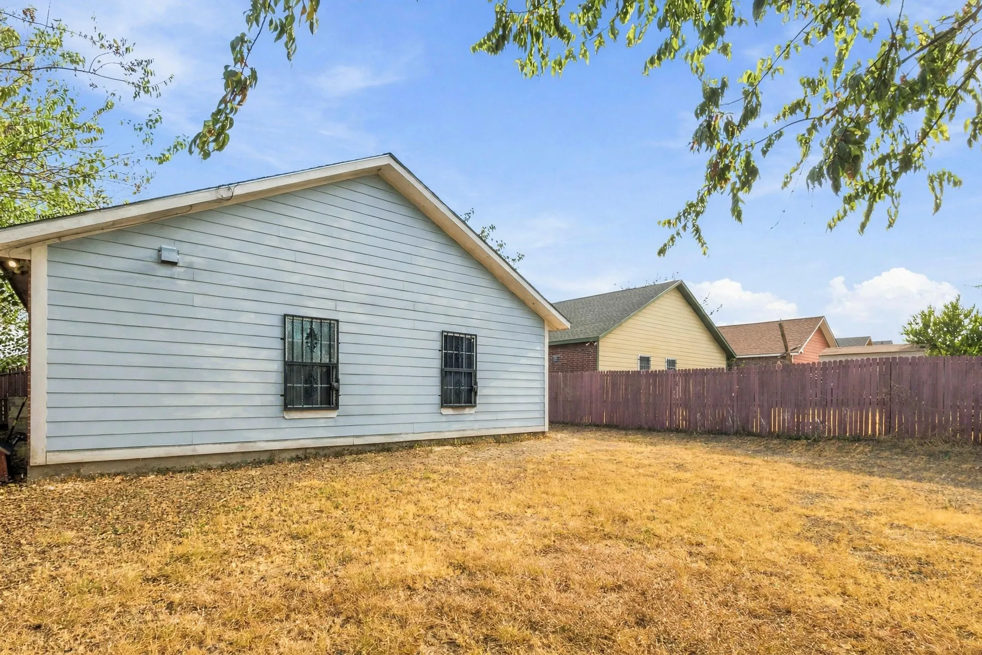 Single Family Residence For Sale in Dallas County , 3443 Brahma Drive, Dallas, Texas 75241, 3 Bedroom, 2 Bathroom, 1 Garage spaces, 1,464 Sqft, built in 2010, mls#21362067, Real Estate Agent in Dallas, Homes For Sale in Dallas county, Homes For Sale in Dallas, Realtor in Dallas Texas, Real Estate Brokerage Independent Realty Texas, Luminita Cordes Realtor