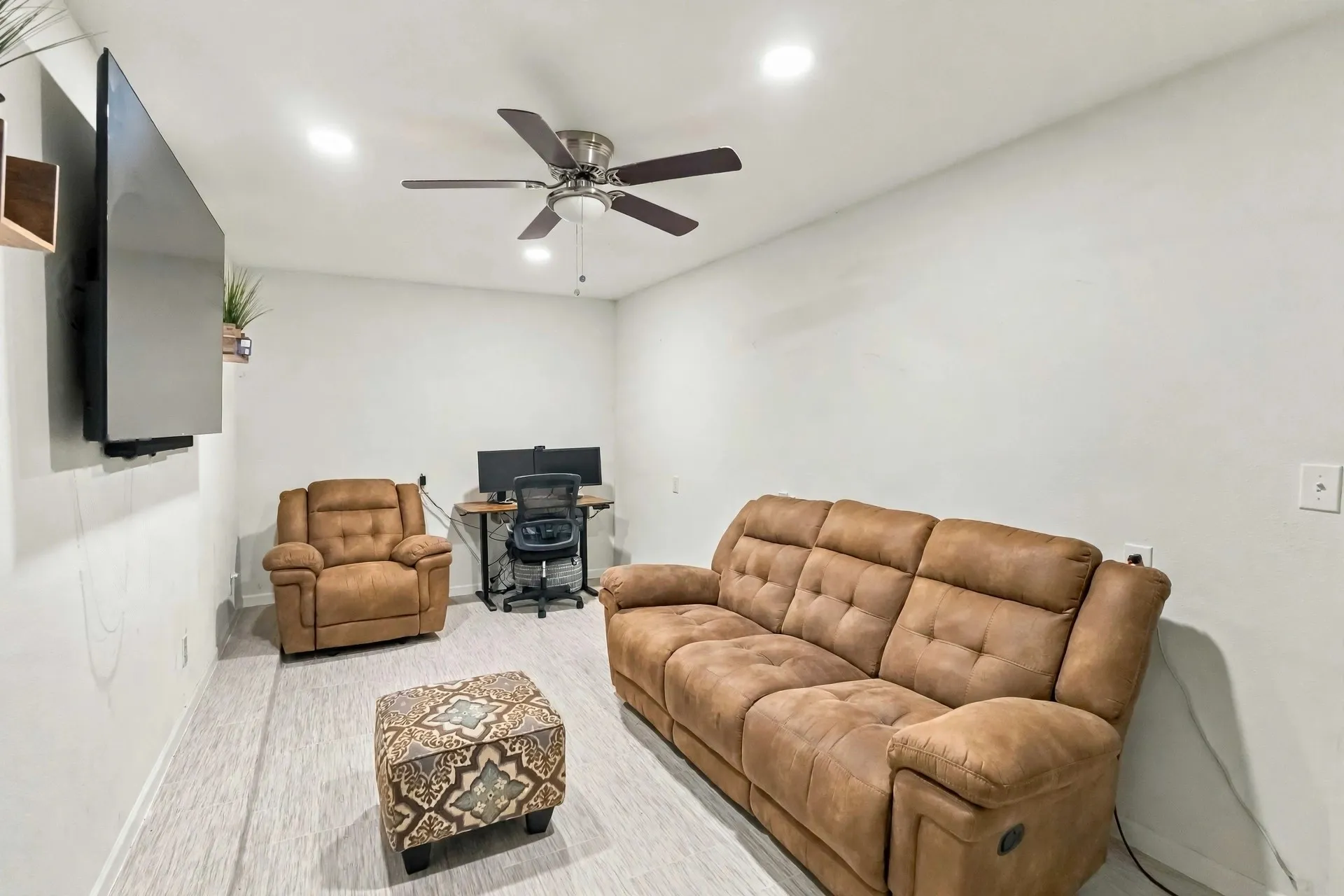 Single Family Residence For Sale in Dallas County , 3443 Brahma Drive, Dallas, Texas 75241, 3 Bedroom, 2 Bathroom, 1 Garage spaces, 1,464 Sqft, built in 2010, mls#21362067, Real Estate Agent in Dallas, Homes For Sale in Dallas county, Homes For Sale in Dallas, Realtor in Dallas Texas, Real Estate Brokerage Independent Realty Texas, Luminita Cordes Realtor