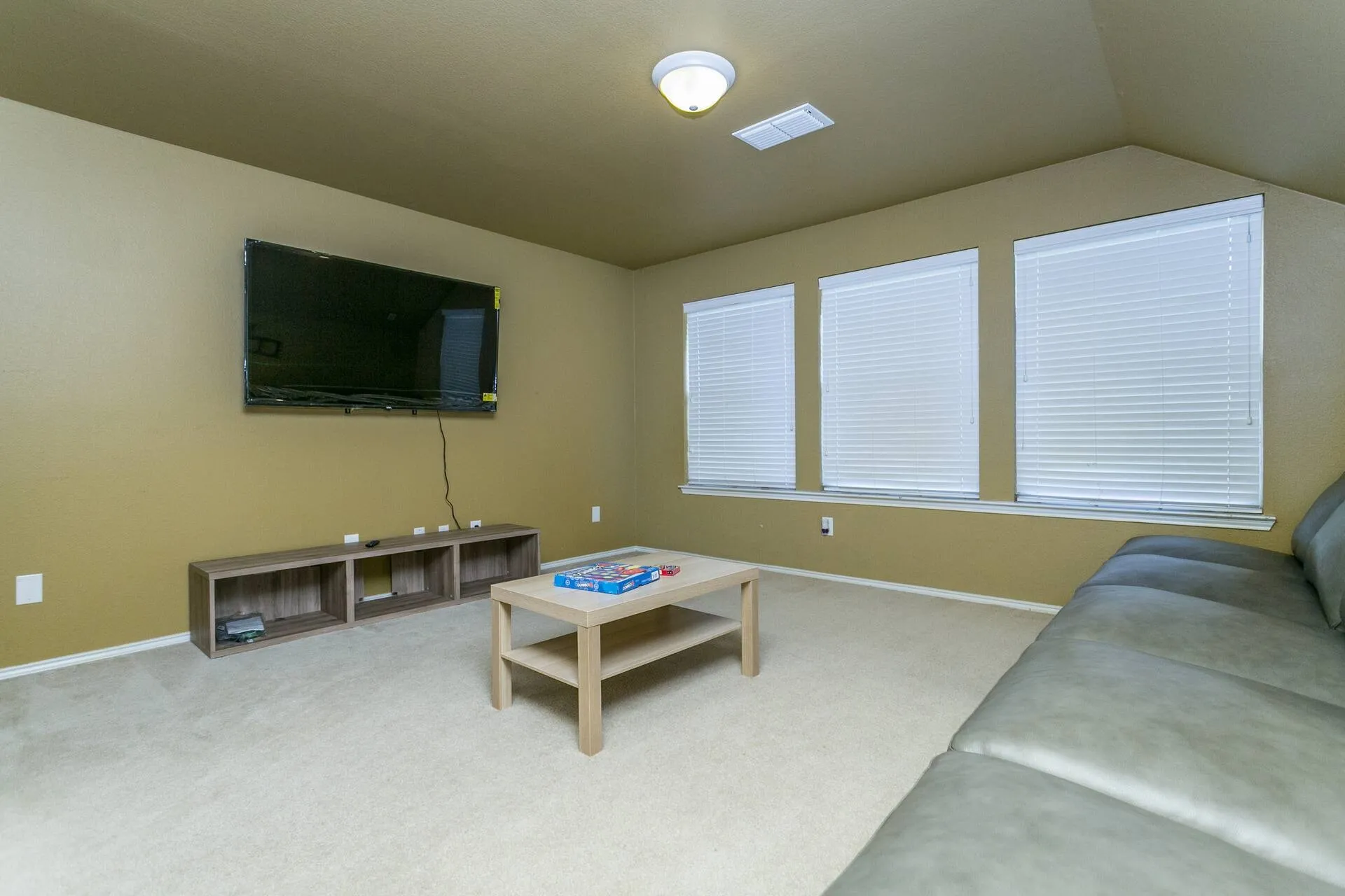 Single Family Residence For Sale in Tarrant County , 2615 Fox Creek Trail, Arlington, Texas 76017, 4 Bedroom, 2 Bathroom, 2 Garage spaces, 3,126 Sqft, built in 2006, mls#21399525, Real Estate Agent in Arlington, Homes For Sale in Tarrant county, Homes For Sale in Arlington, Realtor in Arlington Texas, Real Estate Brokerage Independent Realty Texas, Luminita Cordes Realtor