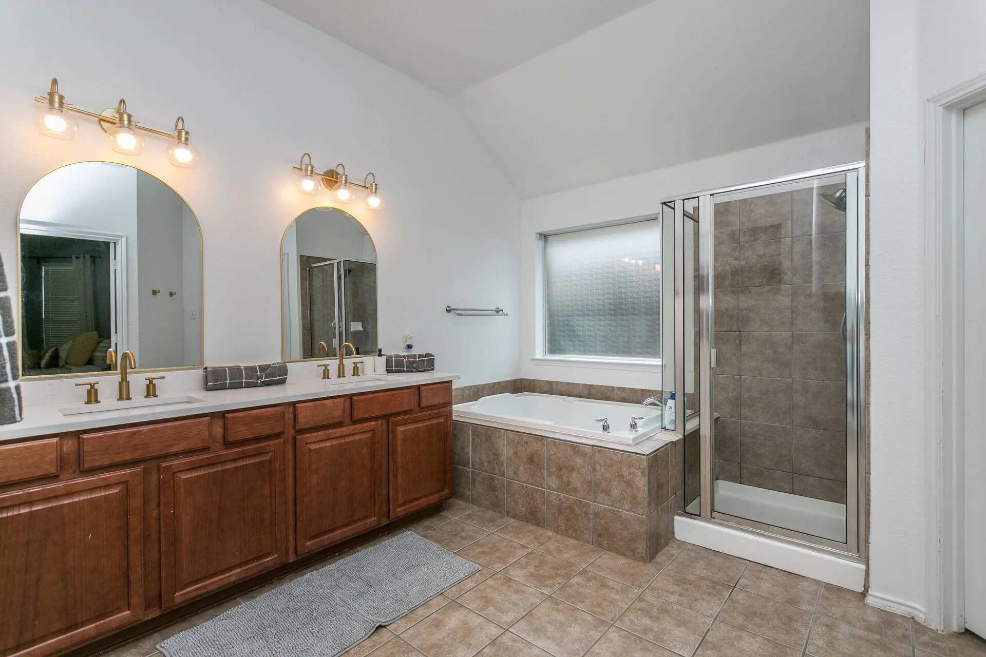 Single Family Residence For Sale in Tarrant County , 2615 Fox Creek Trail, Arlington, Texas 76017, 4 Bedroom, 2 Bathroom, 2 Garage spaces, 3,126 Sqft, built in 2006, mls#21399525, Real Estate Agent in Arlington, Homes For Sale in Tarrant county, Homes For Sale in Arlington, Realtor in Arlington Texas, Real Estate Brokerage Independent Realty Texas, Luminita Cordes Realtor