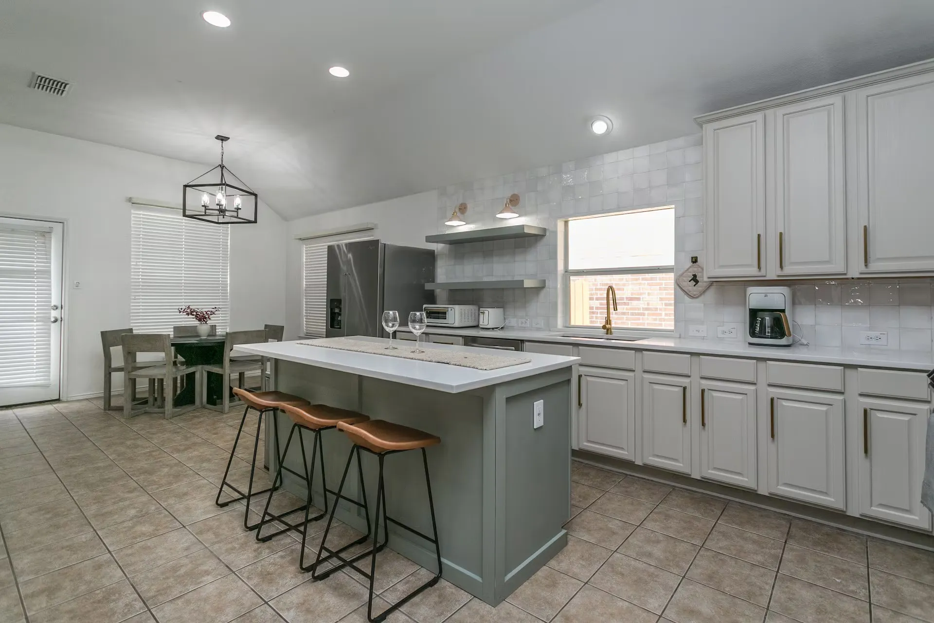 Single Family Residence For Sale in Tarrant County , 2615 Fox Creek Trail, Arlington, Texas 76017, 4 Bedroom, 2 Bathroom, 2 Garage spaces, 3,126 Sqft, built in 2006, mls#21399525, Real Estate Agent in Arlington, Homes For Sale in Tarrant county, Homes For Sale in Arlington, Realtor in Arlington Texas, Real Estate Brokerage Independent Realty Texas, Luminita Cordes Realtor