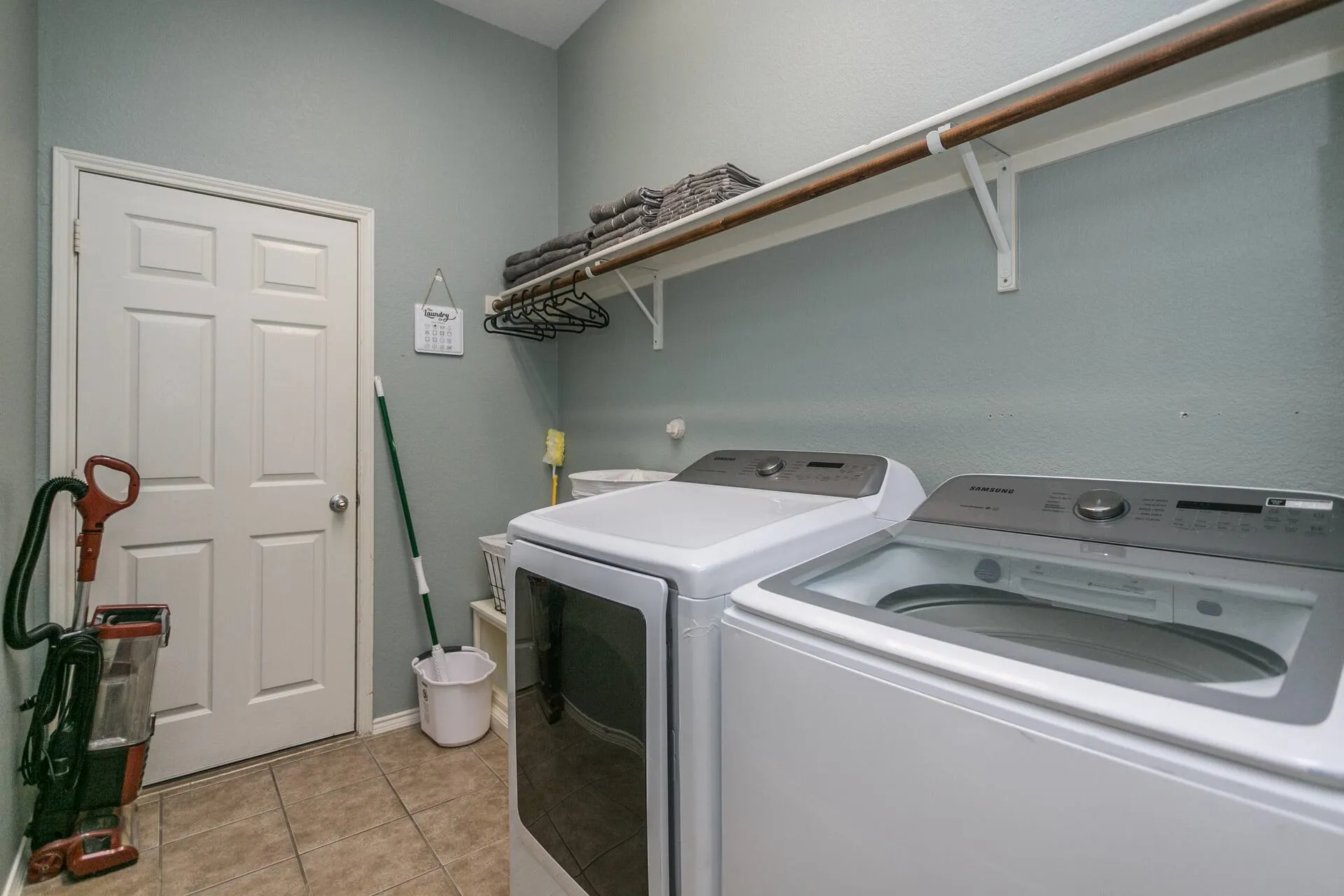 Single Family Residence For Sale in Tarrant County , 2615 Fox Creek Trail, Arlington, Texas 76017, 4 Bedroom, 2 Bathroom, 2 Garage spaces, 3,126 Sqft, built in 2006, mls#21399525, Real Estate Agent in Arlington, Homes For Sale in Tarrant county, Homes For Sale in Arlington, Realtor in Arlington Texas, Real Estate Brokerage Independent Realty Texas, Luminita Cordes Realtor