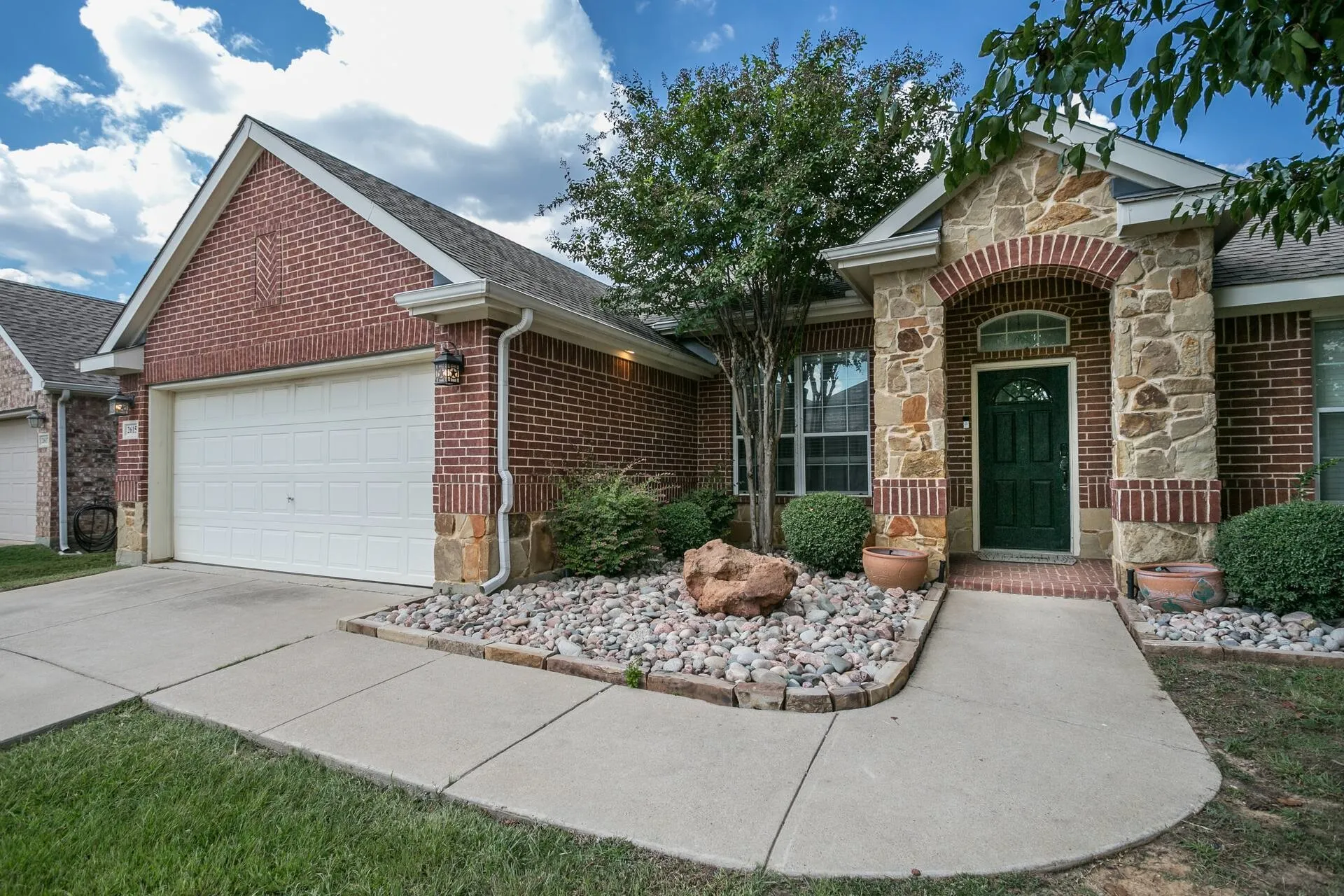Single Family Residence For Sale in Tarrant County , 2615 Fox Creek Trail, Arlington, Texas 76017, 4 Bedroom, 2 Bathroom, 2 Garage spaces, 3,126 Sqft, built in 2006, mls#21399525, Real Estate Agent in Arlington, Homes For Sale in Tarrant county, Homes For Sale in Arlington, Realtor in Arlington Texas, Real Estate Brokerage Independent Realty Texas, Luminita Cordes Realtor