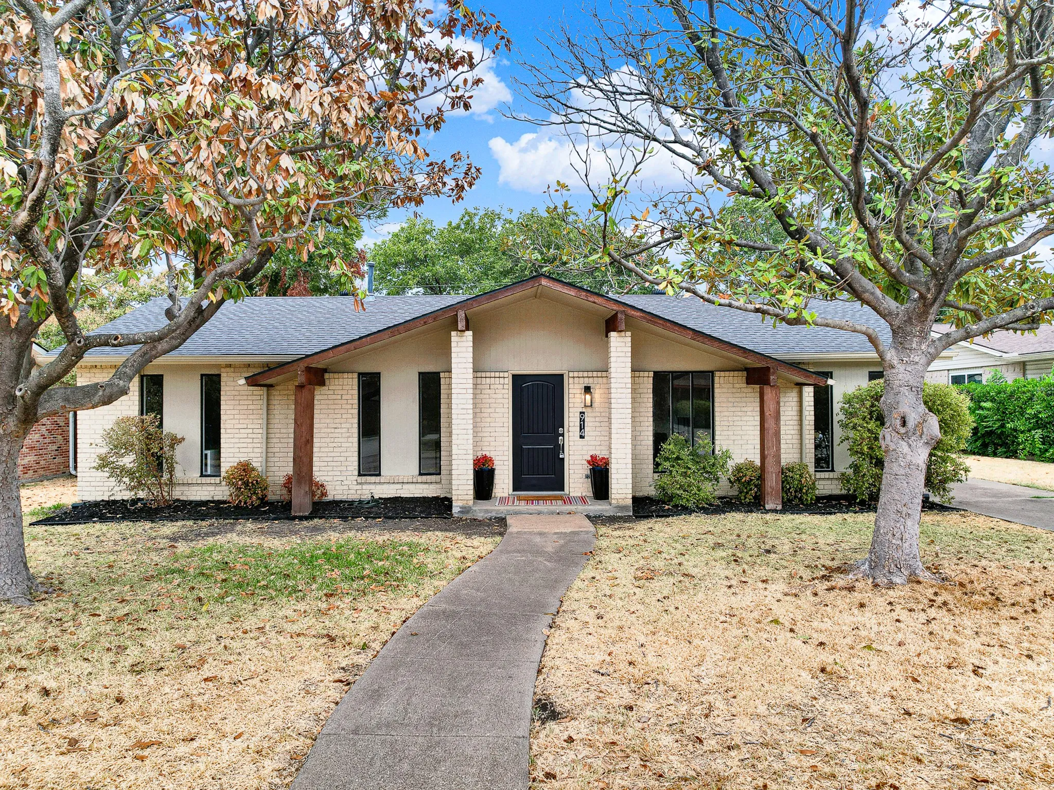 Single Family Residence For Sale in Dallas County , 914 Prestwick Lane, Richardson, Texas 75080, 3 Bedroom, 2 Bathroom, 2 Garage spaces, 1,288 Sqft, built in 1964, mls#21399368, Real Estate Agent in Richardson, Homes For Sale in Dallas county, Homes For Sale in Richardson, Realtor in Richardson Texas, Real Estate Brokerage Independent Realty Texas, Luminita Cordes Realtor