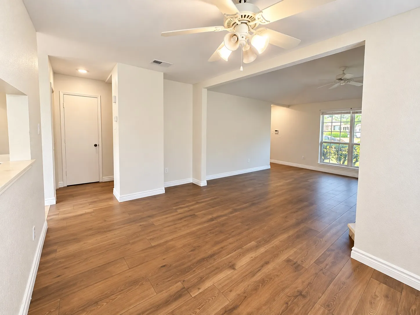 Single Family Residence For Sale in Tarrant County , 806 Blessing Creek Drive, Euless, Texas 76039, 2 Bedroom, 1 Bathroom, Garage spaces, 1,044 Sqft, built in 1982, mls#21397108, Real Estate Agent in Euless, Homes For Sale in Tarrant county, Homes For Sale in Euless, Realtor in Euless Texas, Real Estate Brokerage Independent Realty Texas, Luminita Cordes Realtor