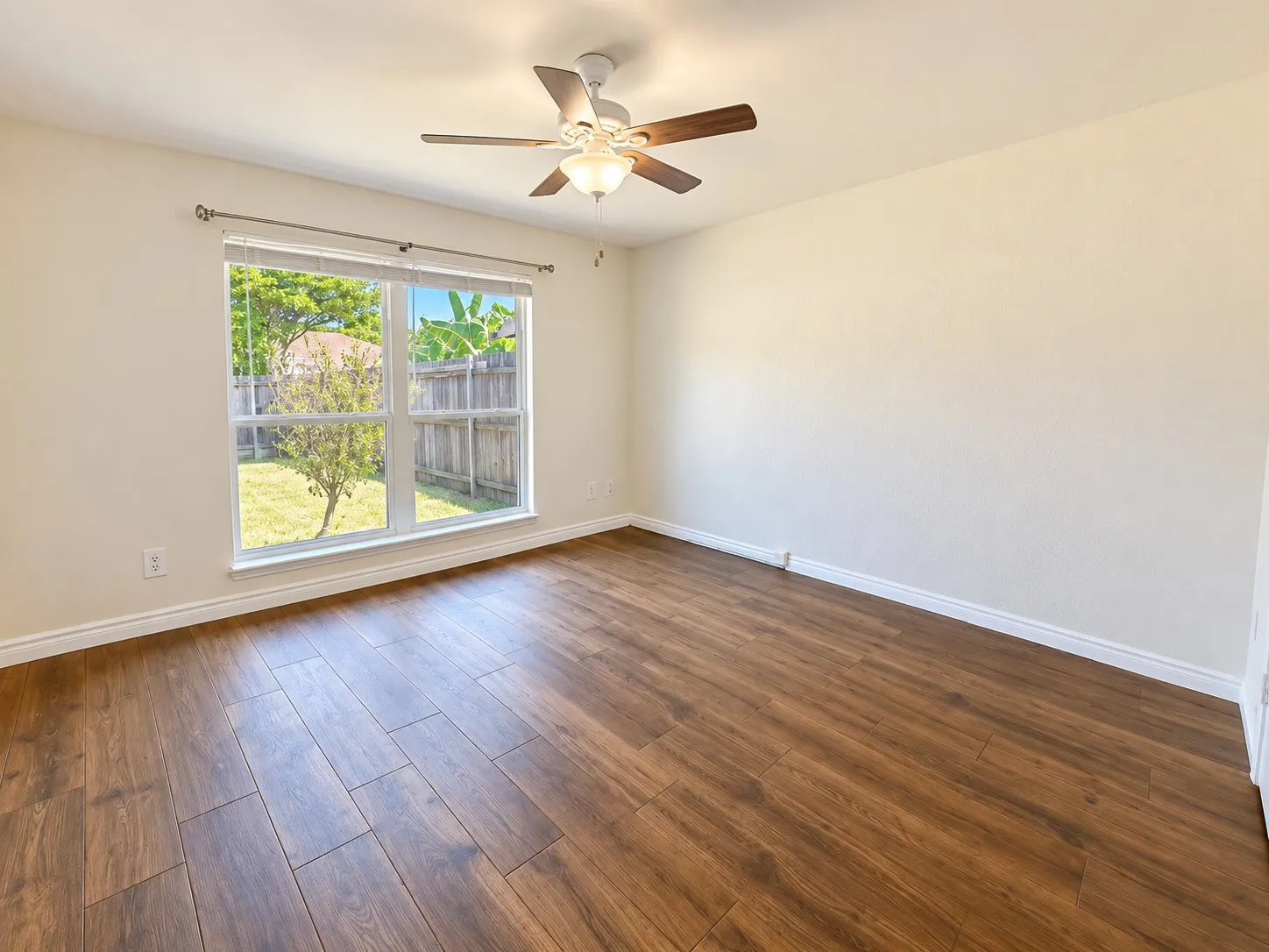 Single Family Residence For Sale in Tarrant County , 806 Blessing Creek Drive, Euless, Texas 76039, 2 Bedroom, 1 Bathroom, Garage spaces, 1,044 Sqft, built in 1982, mls#21397108, Real Estate Agent in Euless, Homes For Sale in Tarrant county, Homes For Sale in Euless, Realtor in Euless Texas, Real Estate Brokerage Independent Realty Texas, Luminita Cordes Realtor