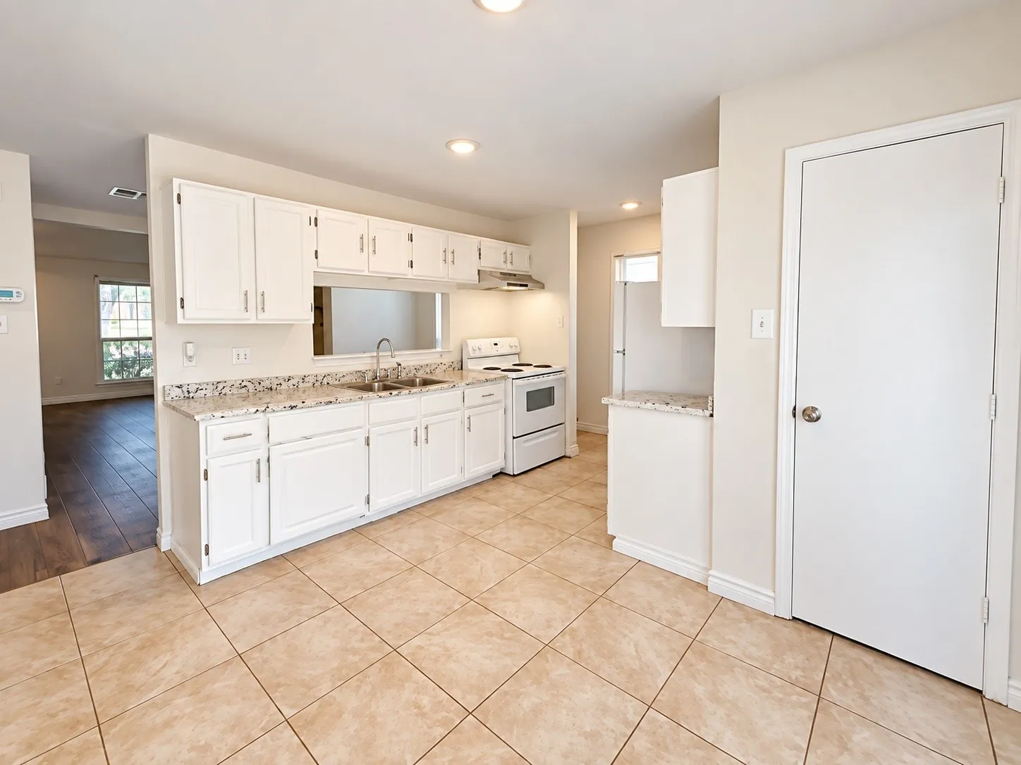 Single Family Residence For Sale in Tarrant County , 806 Blessing Creek Drive, Euless, Texas 76039, 2 Bedroom, 1 Bathroom, Garage spaces, 1,044 Sqft, built in 1982, mls#21397108, Real Estate Agent in Euless, Homes For Sale in Tarrant county, Homes For Sale in Euless, Realtor in Euless Texas, Real Estate Brokerage Independent Realty Texas, Luminita Cordes Realtor