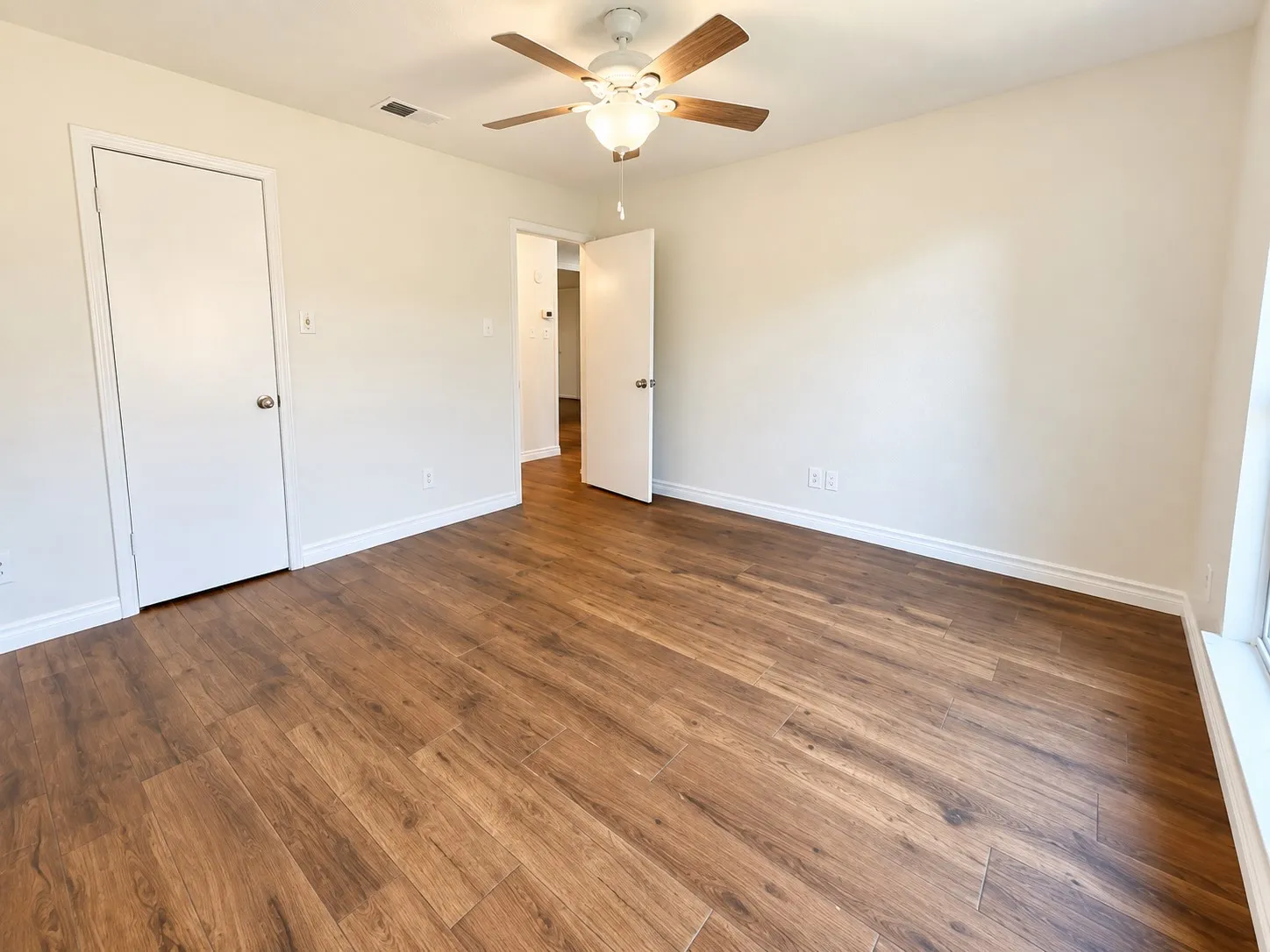 Single Family Residence For Sale in Tarrant County , 806 Blessing Creek Drive, Euless, Texas 76039, 2 Bedroom, 1 Bathroom, Garage spaces, 1,044 Sqft, built in 1982, mls#21397108, Real Estate Agent in Euless, Homes For Sale in Tarrant county, Homes For Sale in Euless, Realtor in Euless Texas, Real Estate Brokerage Independent Realty Texas, Luminita Cordes Realtor