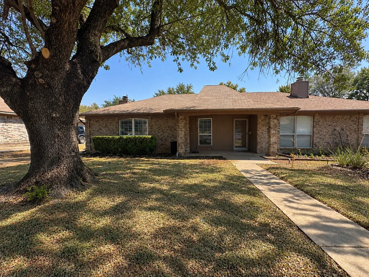 Single Family Residence For Sale in Tarrant County , 806 Blessing Creek Drive, Euless, Texas 76039, 2 Bedroom, 1 Bathroom, Garage spaces, 1,044 Sqft, built in 1982, mls#21397108, Real Estate Agent in Euless, Homes For Sale in Tarrant county, Homes For Sale in Euless, Realtor in Euless Texas, Real Estate Brokerage Independent Realty Texas, Luminita Cordes Realtor