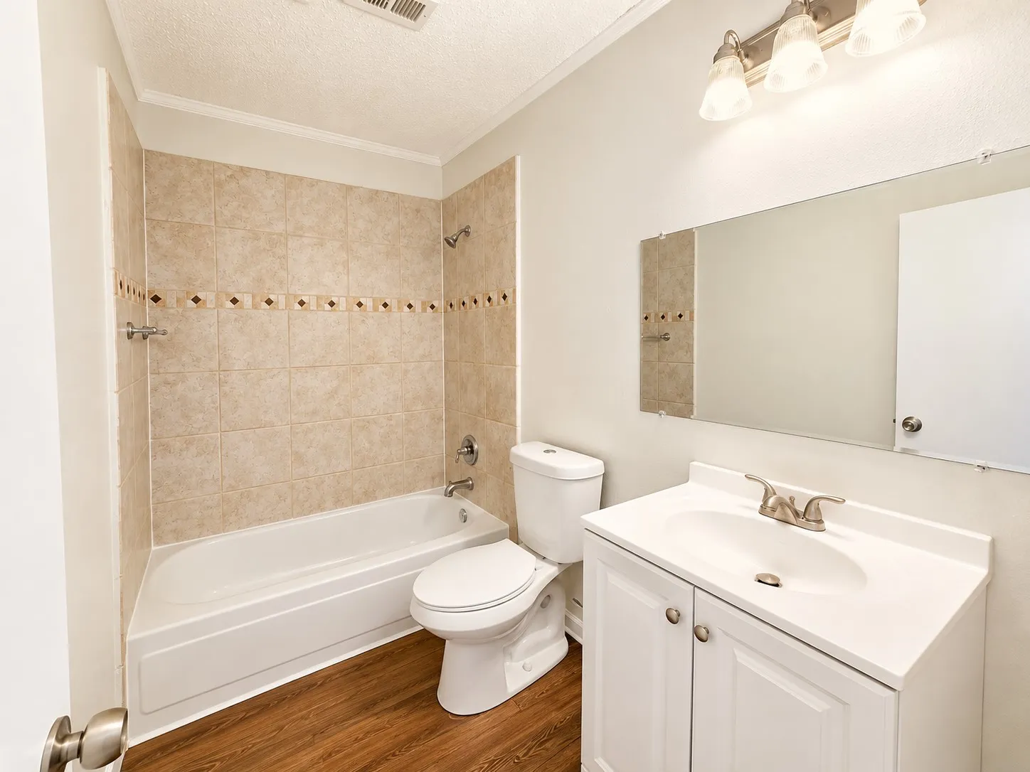 Single Family Residence For Sale in Tarrant County , 806 Blessing Creek Drive, Euless, Texas 76039, 2 Bedroom, 1 Bathroom, Garage spaces, 1,044 Sqft, built in 1982, mls#21397108, Real Estate Agent in Euless, Homes For Sale in Tarrant county, Homes For Sale in Euless, Realtor in Euless Texas, Real Estate Brokerage Independent Realty Texas, Luminita Cordes Realtor