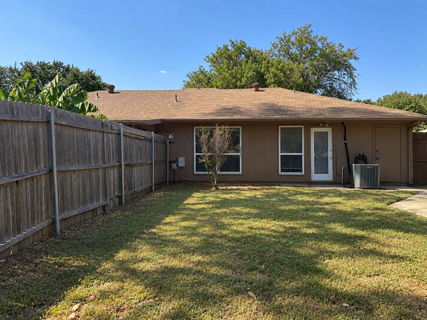 Single Family Residence For Sale in Tarrant County , 806 Blessing Creek Drive, Euless, Texas 76039, 2 Bedroom, 1 Bathroom, Garage spaces, 1,044 Sqft, built in 1982, mls#21397108, Real Estate Agent in Euless, Homes For Sale in Tarrant county, Homes For Sale in Euless, Realtor in Euless Texas, Real Estate Brokerage Independent Realty Texas, Luminita Cordes Realtor