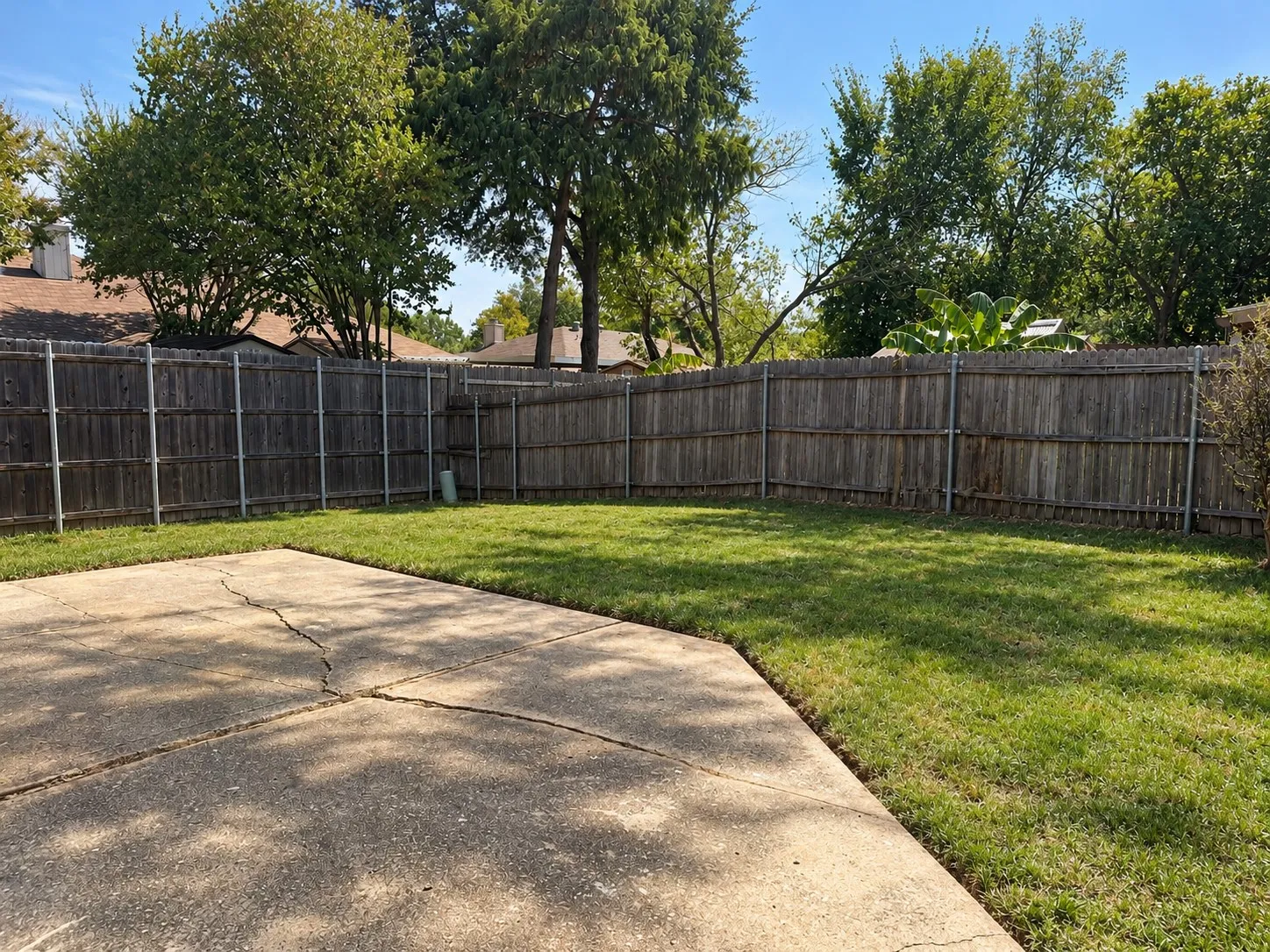 Single Family Residence For Sale in Tarrant County , 806 Blessing Creek Drive, Euless, Texas 76039, 2 Bedroom, 1 Bathroom, Garage spaces, 1,044 Sqft, built in 1982, mls#21397108, Real Estate Agent in Euless, Homes For Sale in Tarrant county, Homes For Sale in Euless, Realtor in Euless Texas, Real Estate Brokerage Independent Realty Texas, Luminita Cordes Realtor