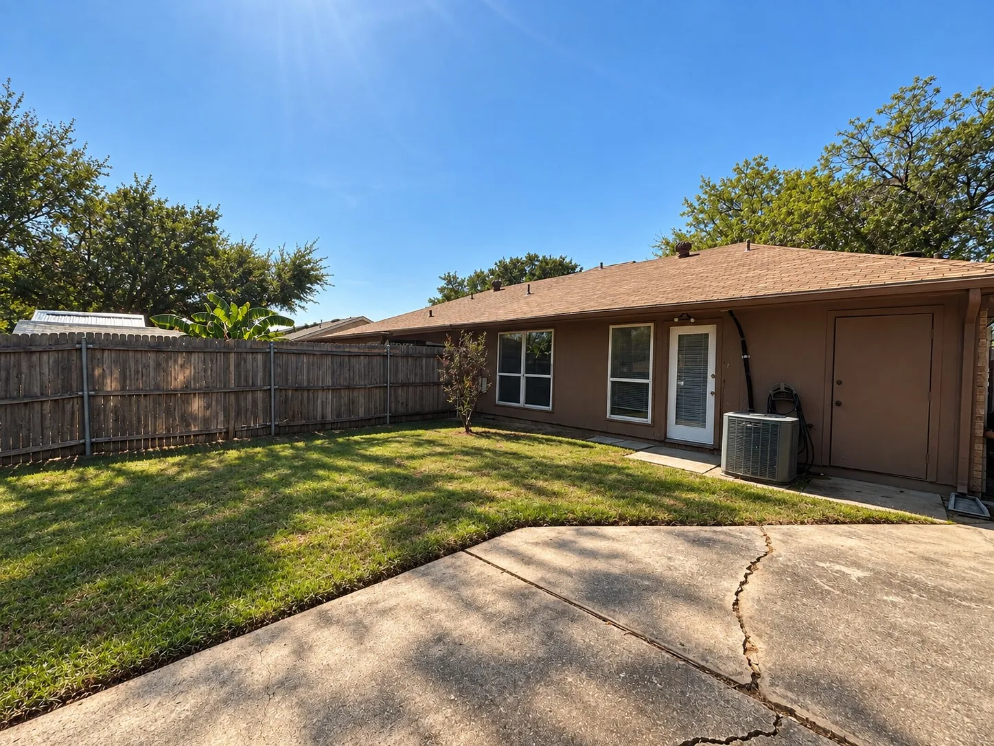 Single Family Residence For Sale in Tarrant County , 806 Blessing Creek Drive, Euless, Texas 76039, 2 Bedroom, 1 Bathroom, Garage spaces, 1,044 Sqft, built in 1982, mls#21397108, Real Estate Agent in Euless, Homes For Sale in Tarrant county, Homes For Sale in Euless, Realtor in Euless Texas, Real Estate Brokerage Independent Realty Texas, Luminita Cordes Realtor