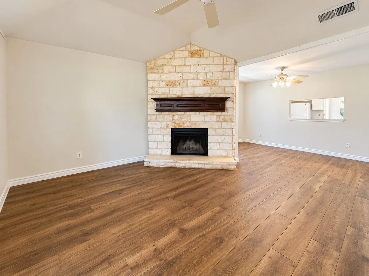 Single Family Residence For Sale in Tarrant County , 806 Blessing Creek Drive, Euless, Texas 76039, 2 Bedroom, 1 Bathroom, Garage spaces, 1,044 Sqft, built in 1982, mls#21397108, Real Estate Agent in Euless, Homes For Sale in Tarrant county, Homes For Sale in Euless, Realtor in Euless Texas, Real Estate Brokerage Independent Realty Texas, Luminita Cordes Realtor