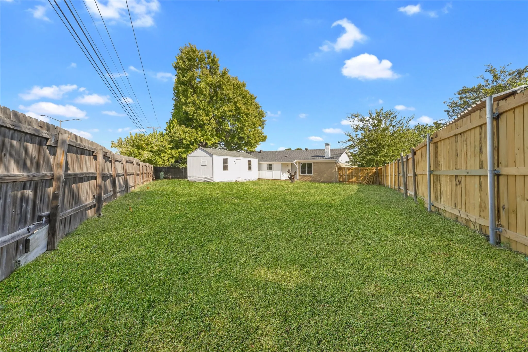 Single Family Residence For Sale in Tarrant County , 403 Plantation Drive, Arlington, Texas 76014, 3 Bedroom, 2 Bathroom, 2 Garage spaces, 1,300 Sqft, built in 1979, mls#21399490, Real Estate Agent in Arlington, Homes For Sale in Tarrant county, Homes For Sale in Arlington, Realtor in Arlington Texas, Real Estate Brokerage Independent Realty Texas, Luminita Cordes Realtor