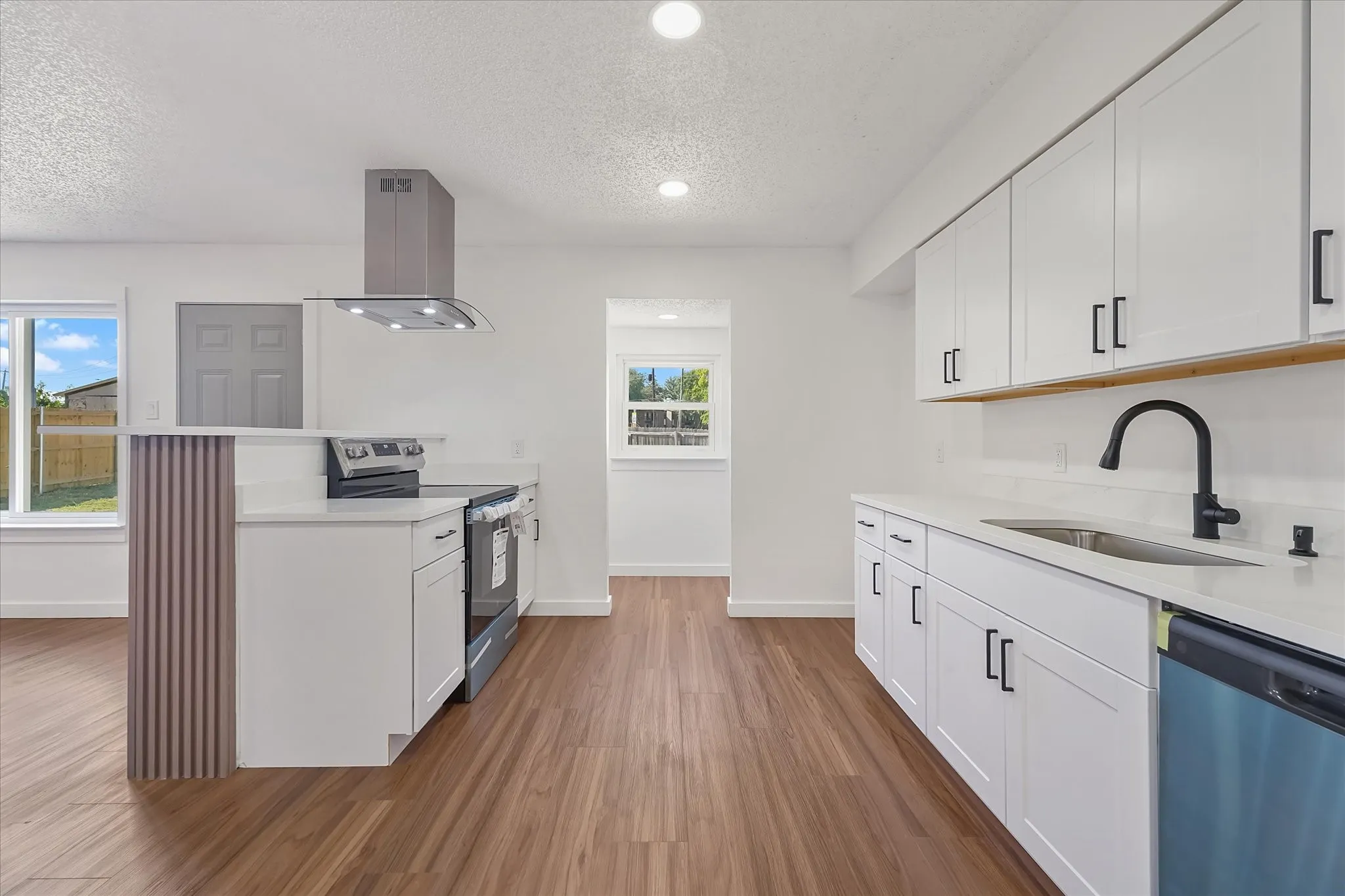 Single Family Residence For Sale in Tarrant County , 403 Plantation Drive, Arlington, Texas 76014, 3 Bedroom, 2 Bathroom, 2 Garage spaces, 1,300 Sqft, built in 1979, mls#21399490, Real Estate Agent in Arlington, Homes For Sale in Tarrant county, Homes For Sale in Arlington, Realtor in Arlington Texas, Real Estate Brokerage Independent Realty Texas, Luminita Cordes Realtor