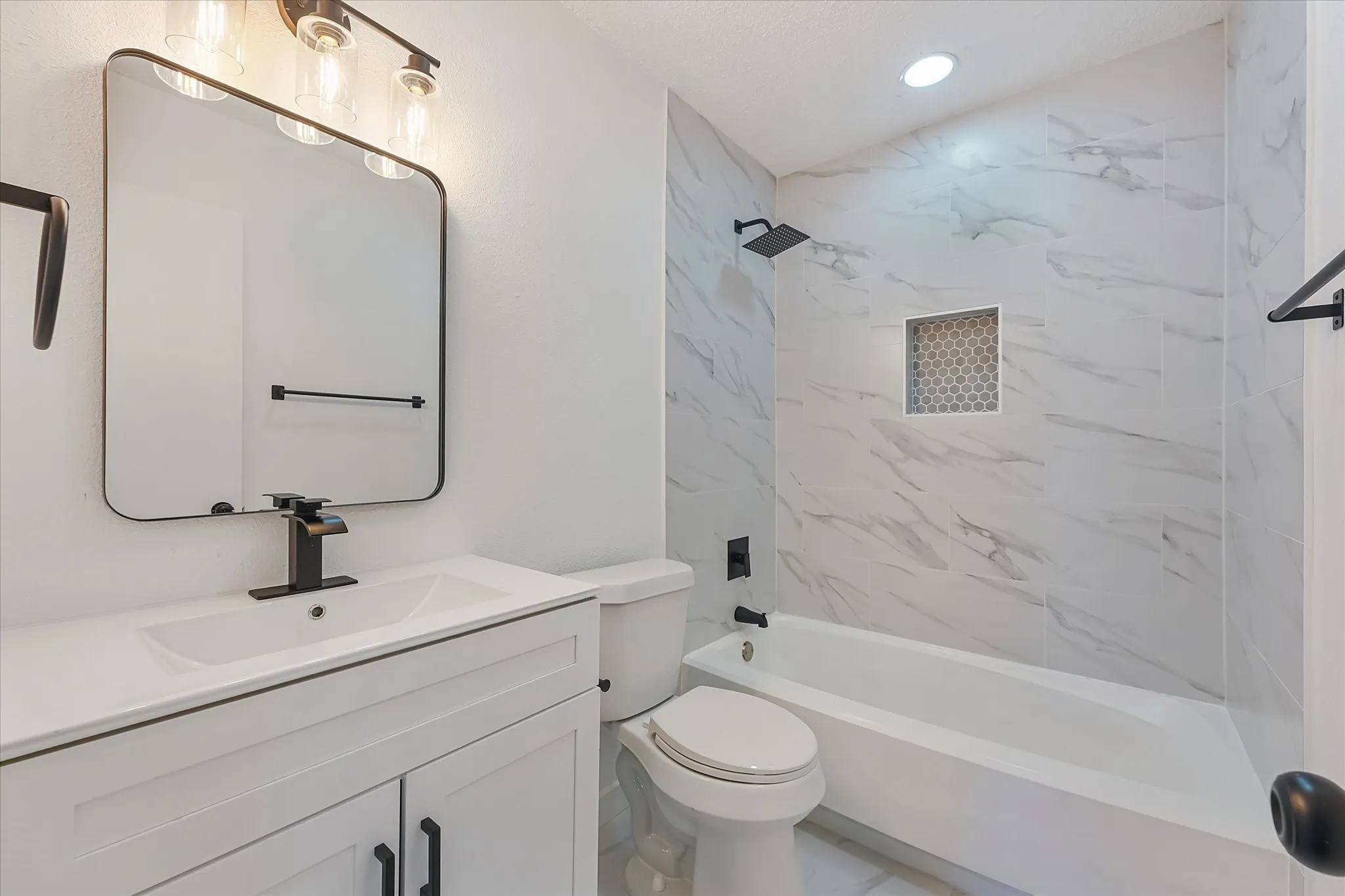 Single Family Residence For Sale in Tarrant County , 403 Plantation Drive, Arlington, Texas 76014, 3 Bedroom, 2 Bathroom, 2 Garage spaces, 1,300 Sqft, built in 1979, mls#21399490, Real Estate Agent in Arlington, Homes For Sale in Tarrant county, Homes For Sale in Arlington, Realtor in Arlington Texas, Real Estate Brokerage Independent Realty Texas, Luminita Cordes Realtor