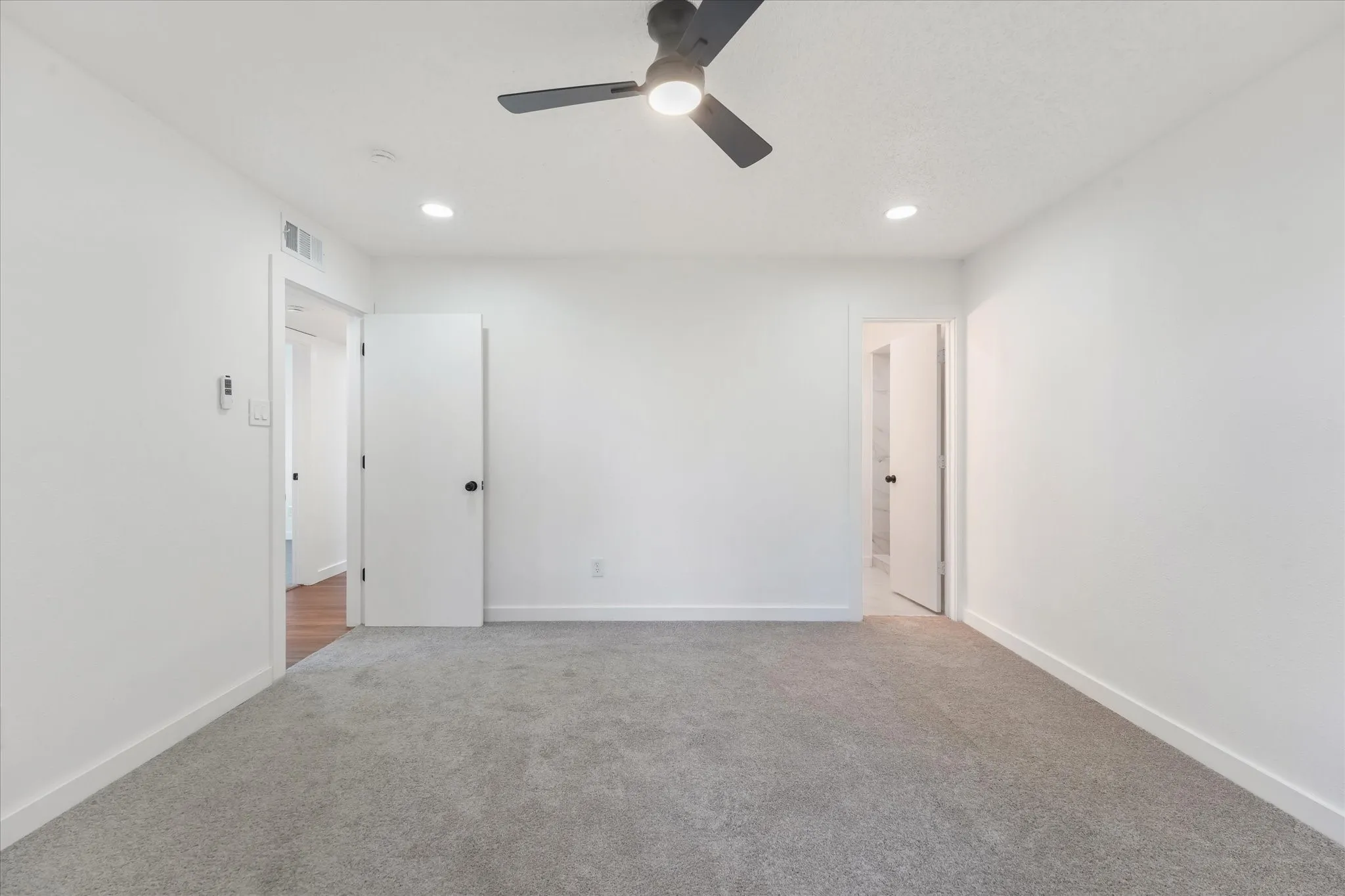 Single Family Residence For Sale in Tarrant County , 403 Plantation Drive, Arlington, Texas 76014, 3 Bedroom, 2 Bathroom, 2 Garage spaces, 1,300 Sqft, built in 1979, mls#21399490, Real Estate Agent in Arlington, Homes For Sale in Tarrant county, Homes For Sale in Arlington, Realtor in Arlington Texas, Real Estate Brokerage Independent Realty Texas, Luminita Cordes Realtor