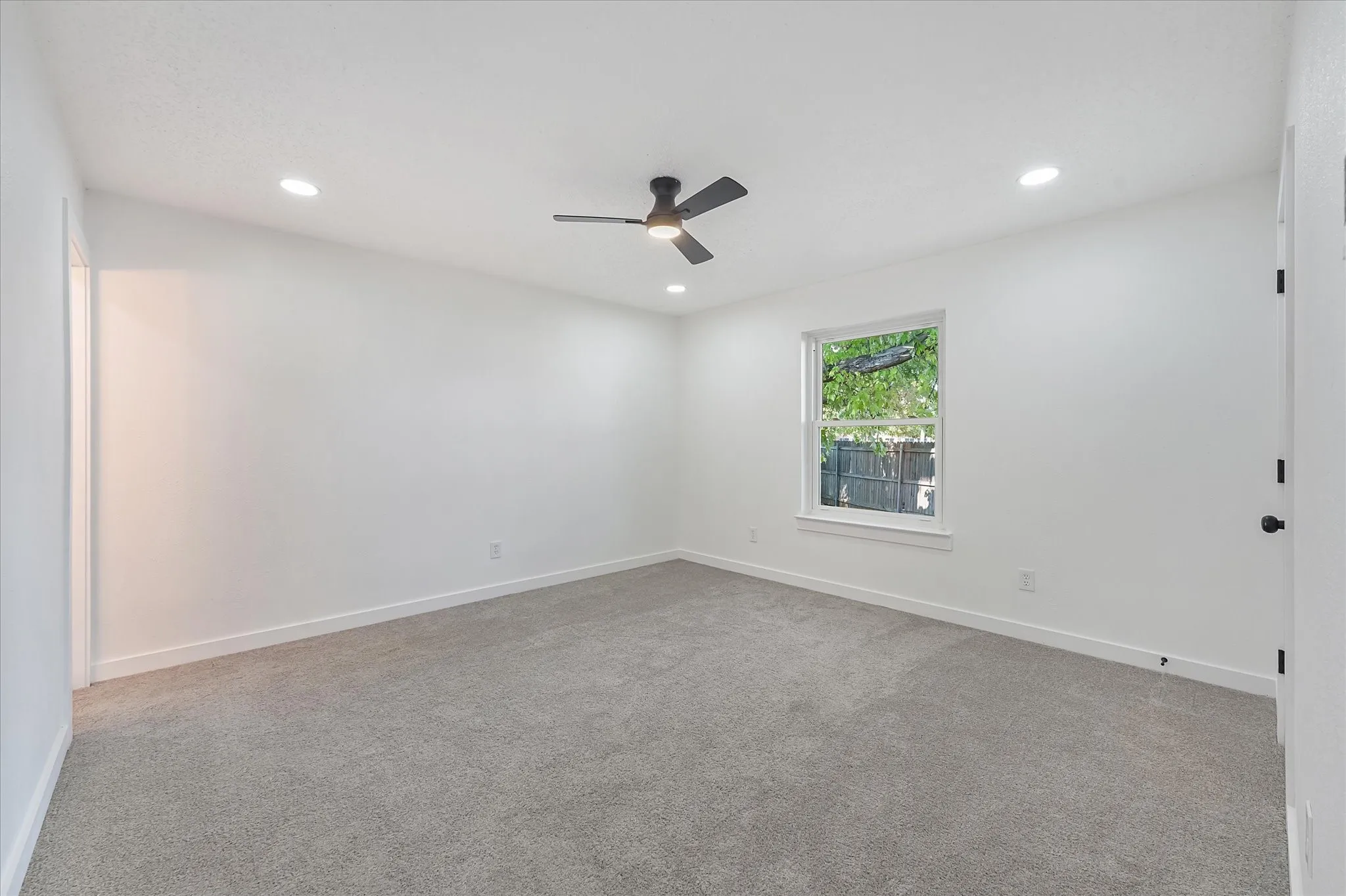 Single Family Residence For Sale in Tarrant County , 403 Plantation Drive, Arlington, Texas 76014, 3 Bedroom, 2 Bathroom, 2 Garage spaces, 1,300 Sqft, built in 1979, mls#21399490, Real Estate Agent in Arlington, Homes For Sale in Tarrant county, Homes For Sale in Arlington, Realtor in Arlington Texas, Real Estate Brokerage Independent Realty Texas, Luminita Cordes Realtor