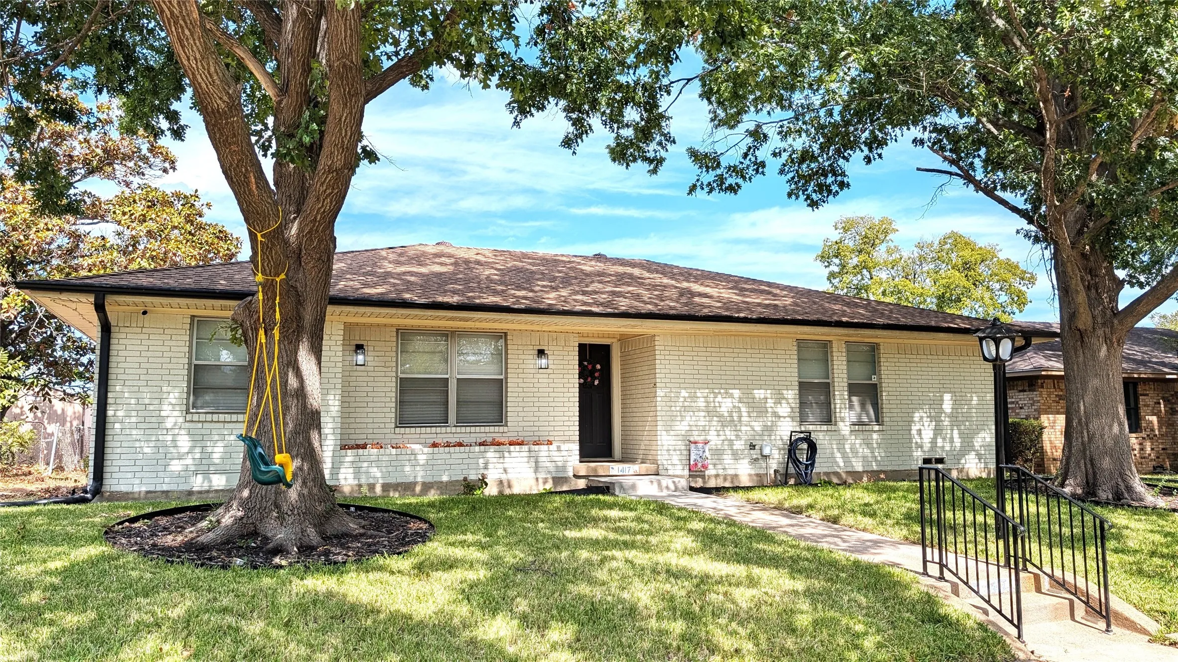 Single Family Residence For Sale in Dallas County , 1417 Charleston Drive, Garland, Texas 75041, 3 Bedroom, 2 Bathroom, 2 Garage spaces, 1,692 Sqft, built in 1965, mls#21398386, Real Estate Agent in Garland, Homes For Sale in Dallas county, Homes For Sale in Garland, Realtor in Garland Texas, Real Estate Brokerage Independent Realty Texas, Luminita Cordes Realtor