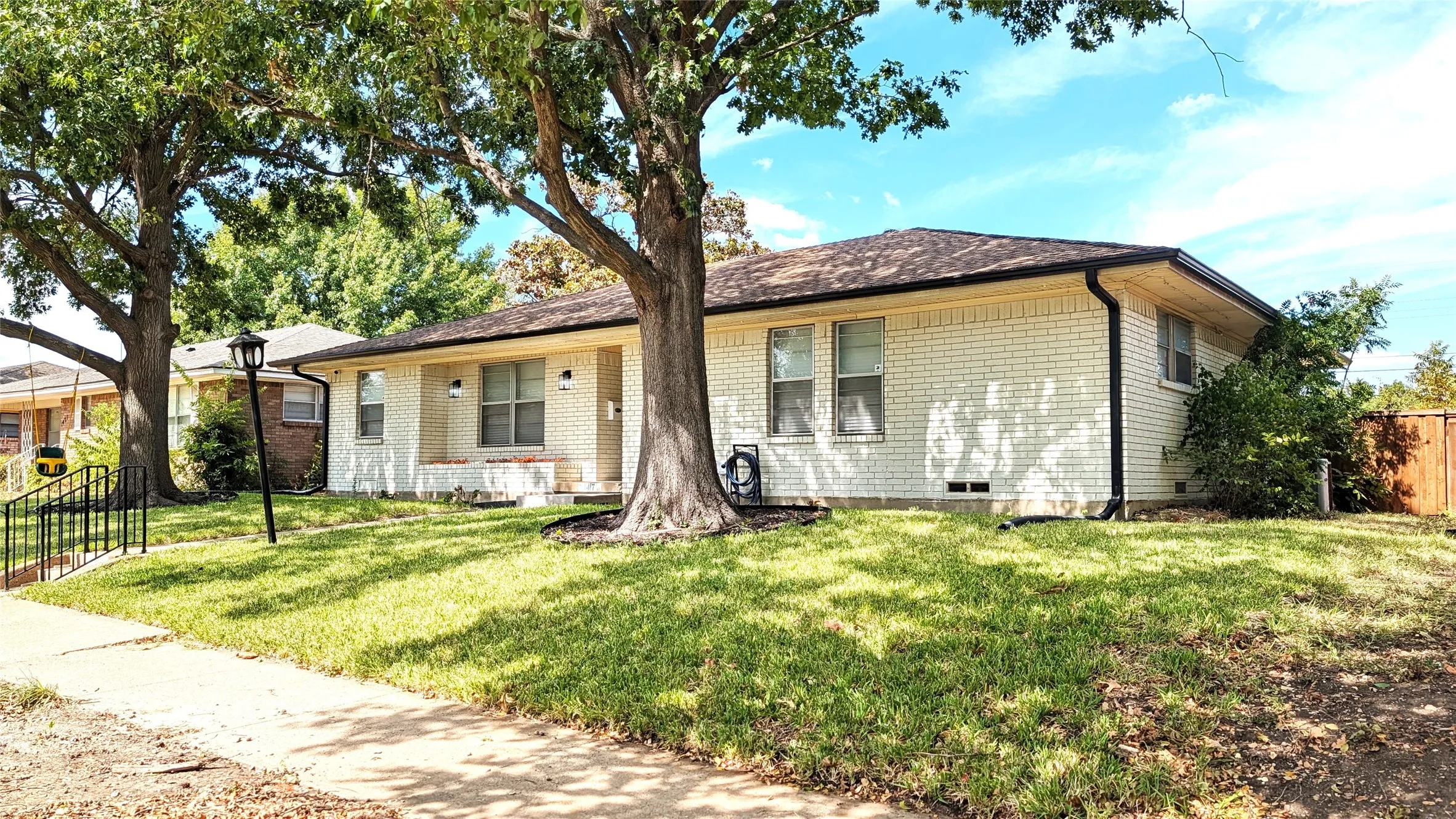 Single Family Residence For Sale in Dallas County , 1417 Charleston Drive, Garland, Texas 75041, 3 Bedroom, 2 Bathroom, 2 Garage spaces, 1,692 Sqft, built in 1965, mls#21398386, Real Estate Agent in Garland, Homes For Sale in Dallas county, Homes For Sale in Garland, Realtor in Garland Texas, Real Estate Brokerage Independent Realty Texas, Luminita Cordes Realtor