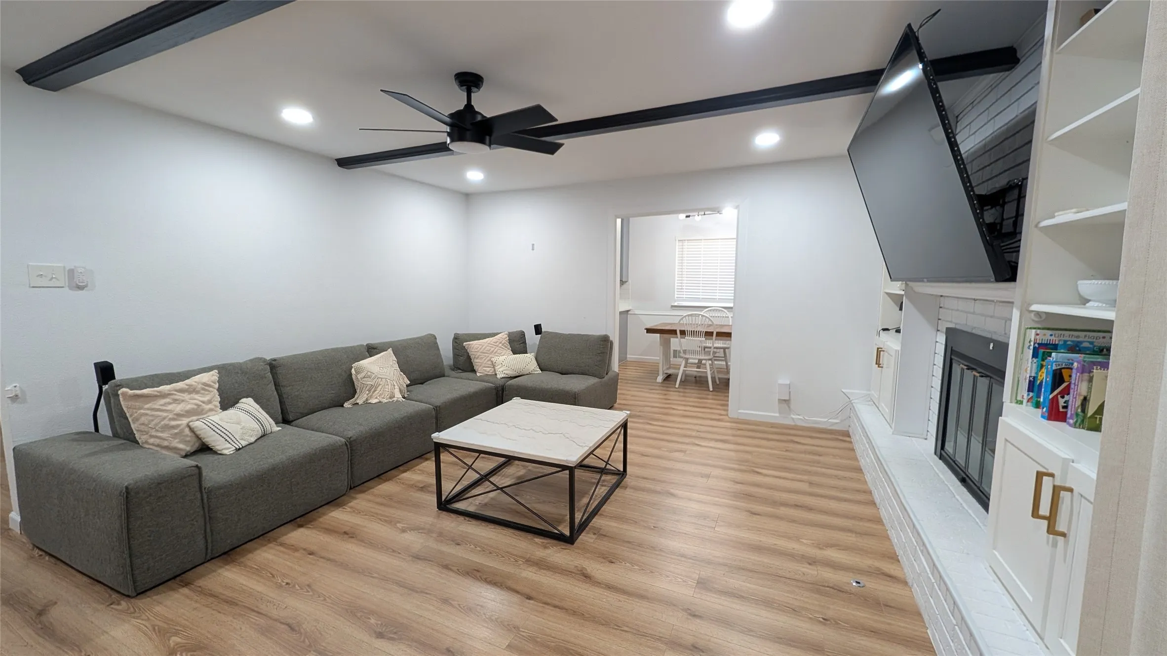 Single Family Residence For Sale in Dallas County , 1417 Charleston Drive, Garland, Texas 75041, 3 Bedroom, 2 Bathroom, 2 Garage spaces, 1,692 Sqft, built in 1965, mls#21398386, Real Estate Agent in Garland, Homes For Sale in Dallas county, Homes For Sale in Garland, Realtor in Garland Texas, Real Estate Brokerage Independent Realty Texas, Luminita Cordes Realtor