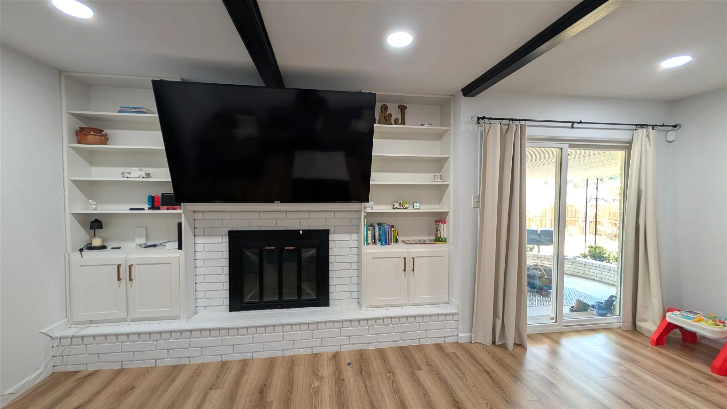 Single Family Residence For Sale in Dallas County , 1417 Charleston Drive, Garland, Texas 75041, 3 Bedroom, 2 Bathroom, 2 Garage spaces, 1,692 Sqft, built in 1965, mls#21398386, Real Estate Agent in Garland, Homes For Sale in Dallas county, Homes For Sale in Garland, Realtor in Garland Texas, Real Estate Brokerage Independent Realty Texas, Luminita Cordes Realtor