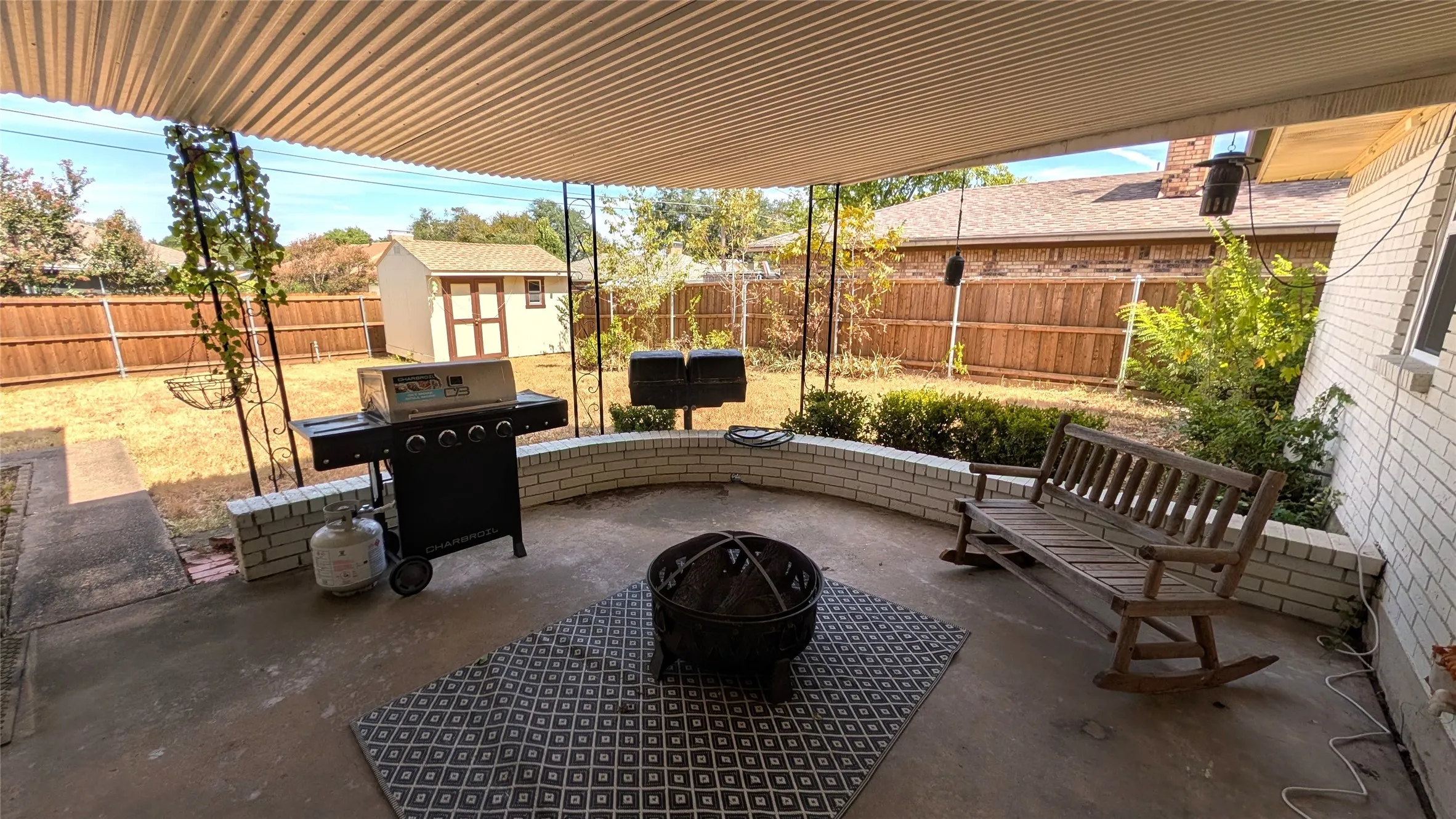 Single Family Residence For Sale in Dallas County , 1417 Charleston Drive, Garland, Texas 75041, 3 Bedroom, 2 Bathroom, 2 Garage spaces, 1,692 Sqft, built in 1965, mls#21398386, Real Estate Agent in Garland, Homes For Sale in Dallas county, Homes For Sale in Garland, Realtor in Garland Texas, Real Estate Brokerage Independent Realty Texas, Luminita Cordes Realtor