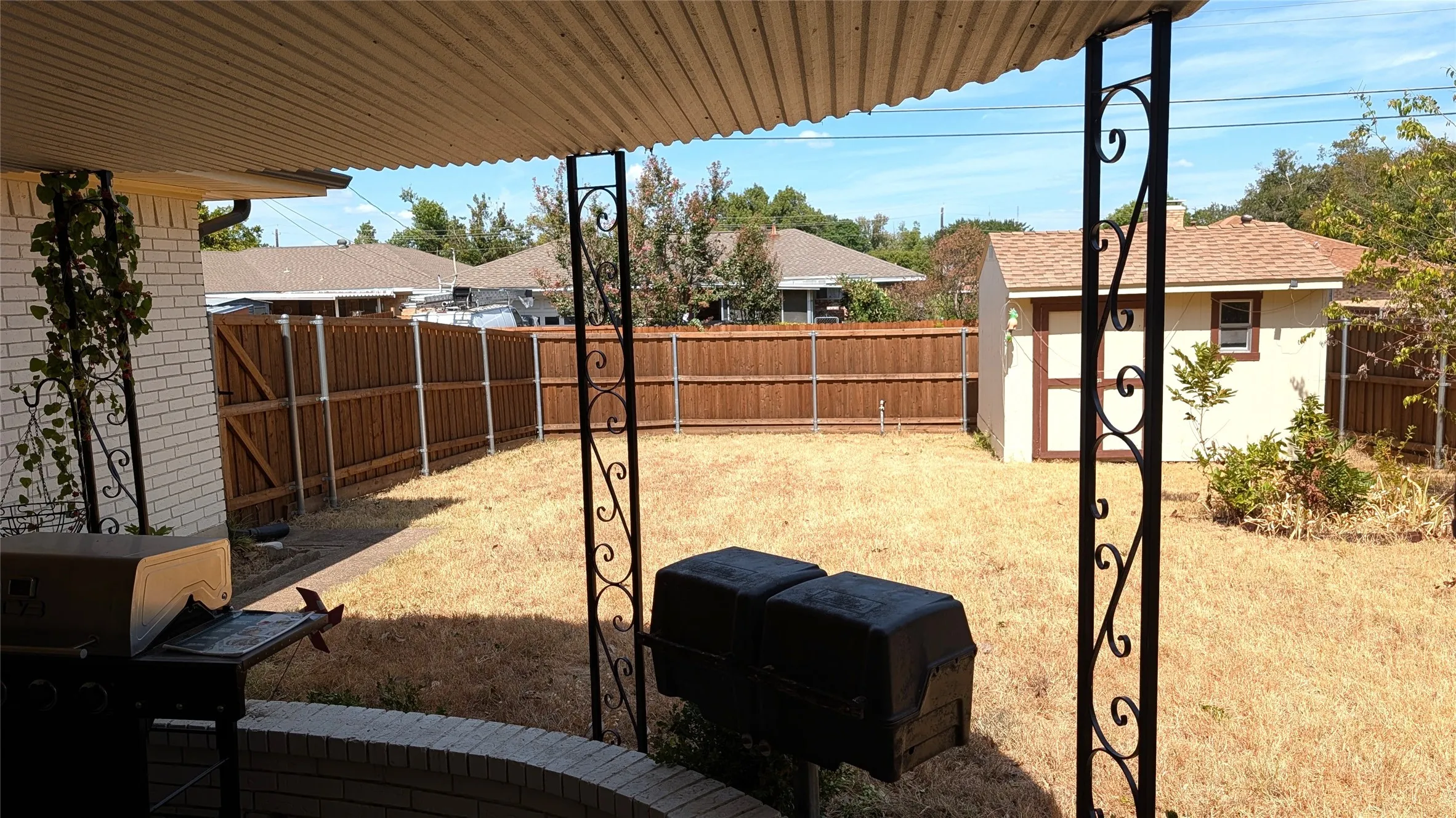 Single Family Residence For Sale in Dallas County , 1417 Charleston Drive, Garland, Texas 75041, 3 Bedroom, 2 Bathroom, 2 Garage spaces, 1,692 Sqft, built in 1965, mls#21398386, Real Estate Agent in Garland, Homes For Sale in Dallas county, Homes For Sale in Garland, Realtor in Garland Texas, Real Estate Brokerage Independent Realty Texas, Luminita Cordes Realtor