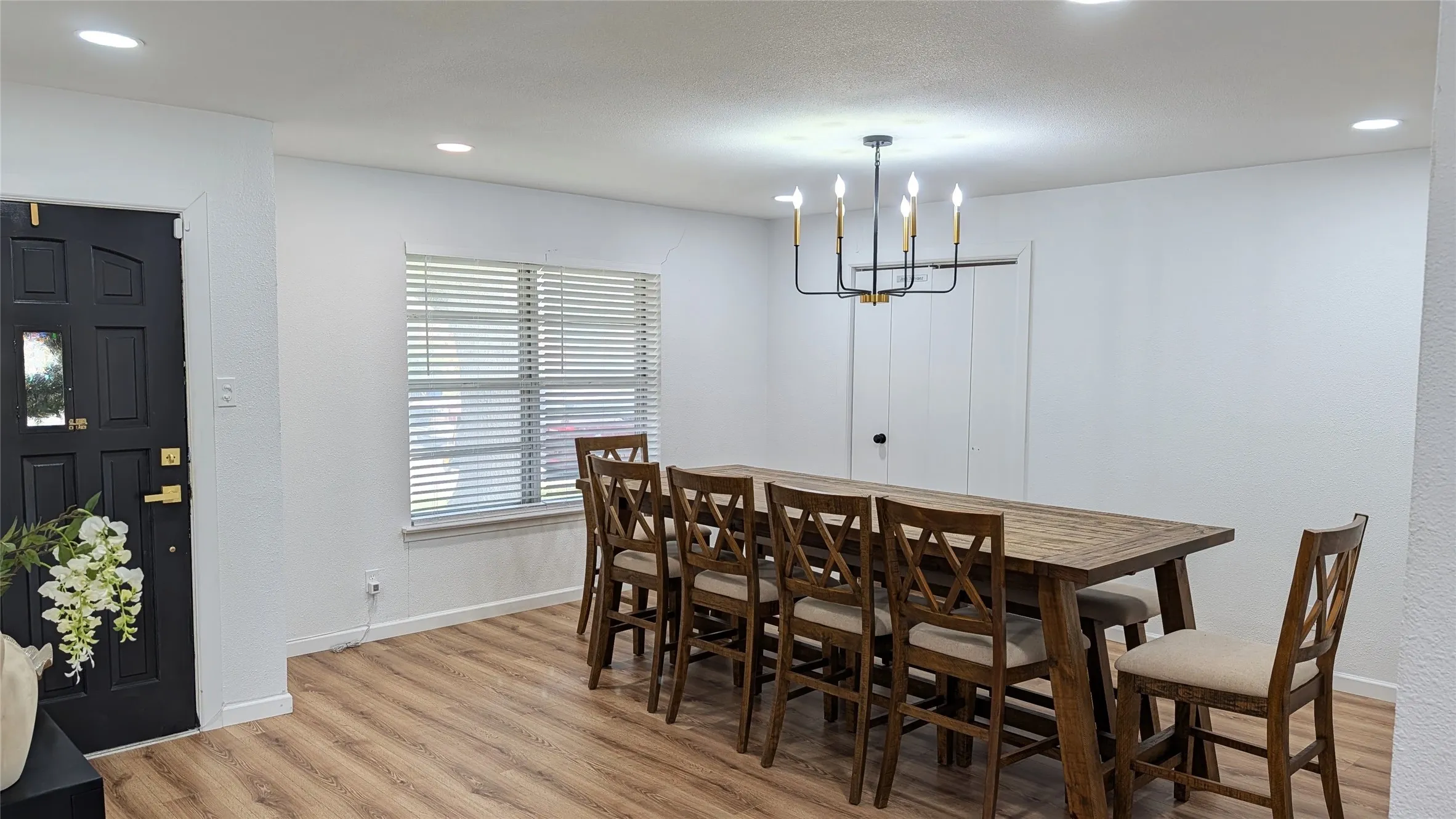 Single Family Residence For Sale in Dallas County , 1417 Charleston Drive, Garland, Texas 75041, 3 Bedroom, 2 Bathroom, 2 Garage spaces, 1,692 Sqft, built in 1965, mls#21398386, Real Estate Agent in Garland, Homes For Sale in Dallas county, Homes For Sale in Garland, Realtor in Garland Texas, Real Estate Brokerage Independent Realty Texas, Luminita Cordes Realtor
