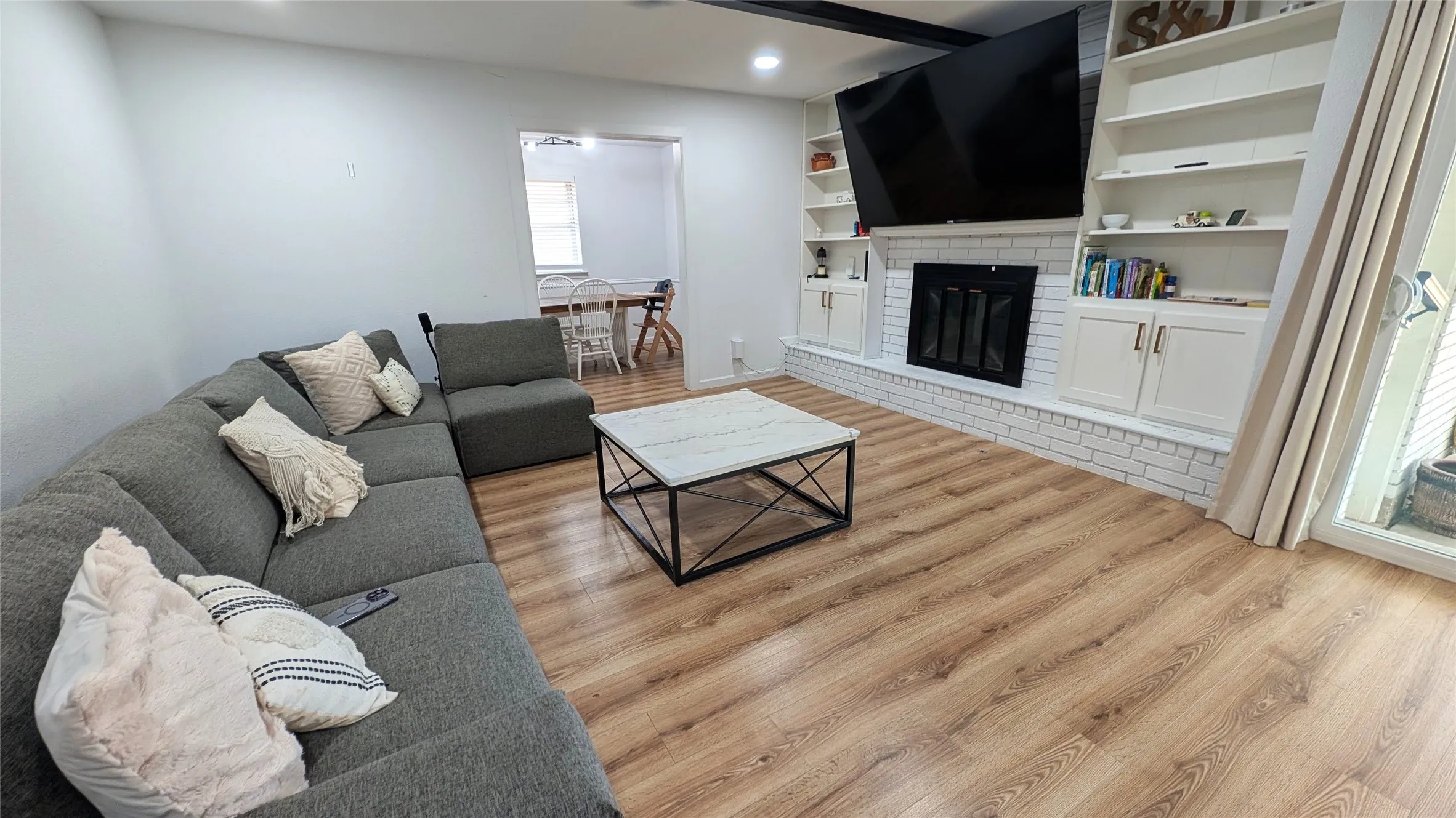 Single Family Residence For Sale in Dallas County , 1417 Charleston Drive, Garland, Texas 75041, 3 Bedroom, 2 Bathroom, 2 Garage spaces, 1,692 Sqft, built in 1965, mls#21398386, Real Estate Agent in Garland, Homes For Sale in Dallas county, Homes For Sale in Garland, Realtor in Garland Texas, Real Estate Brokerage Independent Realty Texas, Luminita Cordes Realtor