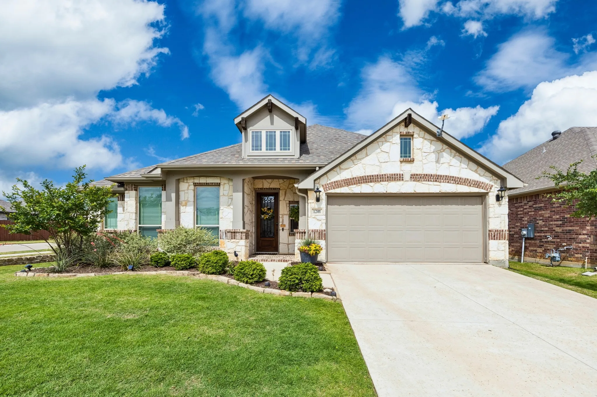 Single Family Residence For Rent in Denton County , 1201 Misty Ridge Drive, Justin, Texas 76247, 4 Bedroom, 2 Bathroom, 2 Garage spaces, 2,314 Sqft, built in 2020, mls#21398253, Real Estate Agent in Justin, Homes For Rent in Denton county, Homes For Rent in Justin, Realtor in Justin Texas, Real Estate Brokerage Independent Realty Texas, Luminita Cordes Realtor