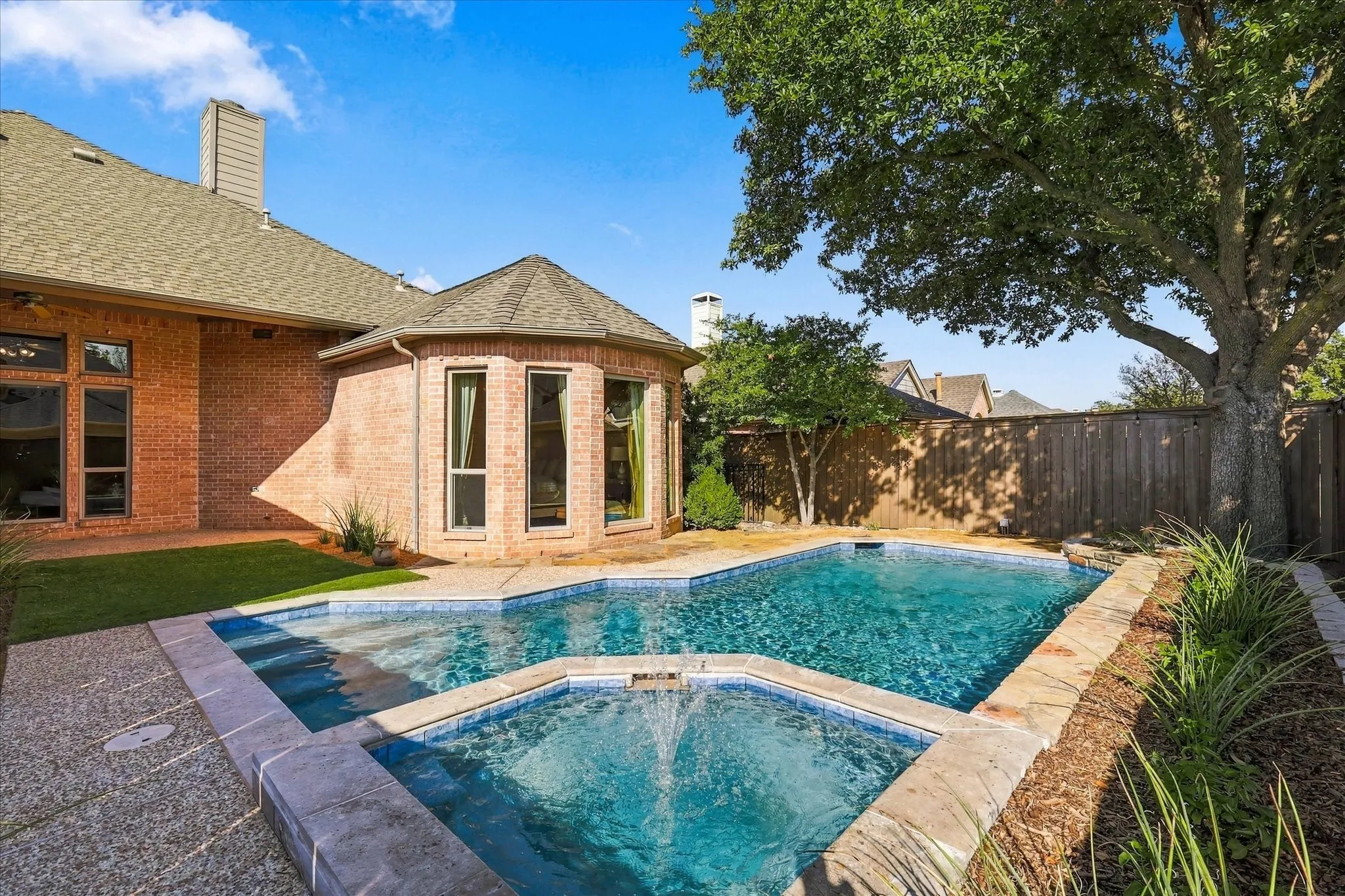 Relaxing Back Yard Oasis