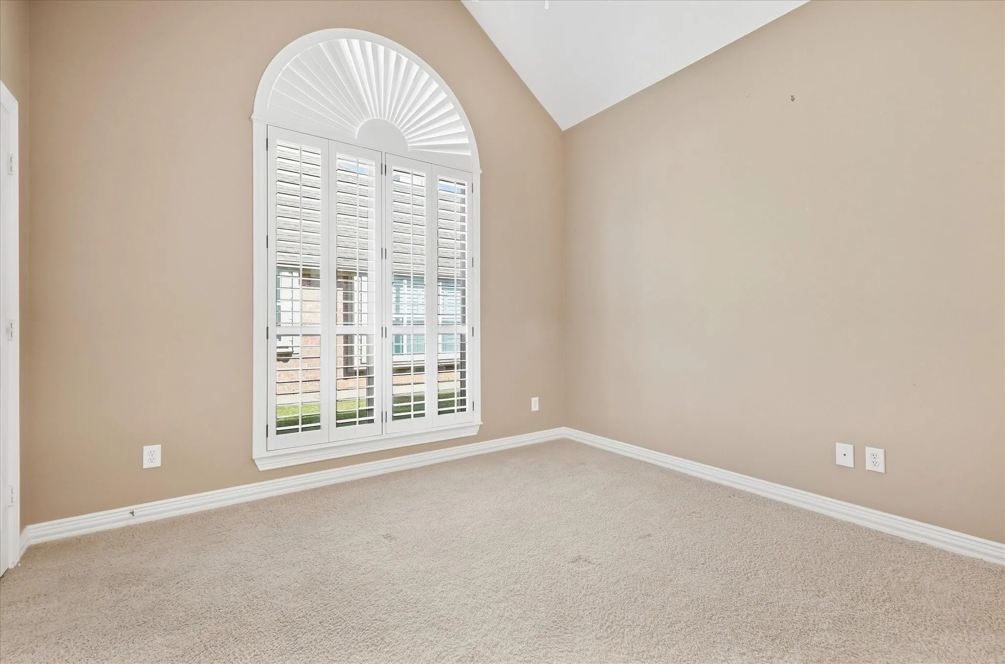 3rd Bedroom w-Tall Ceiling