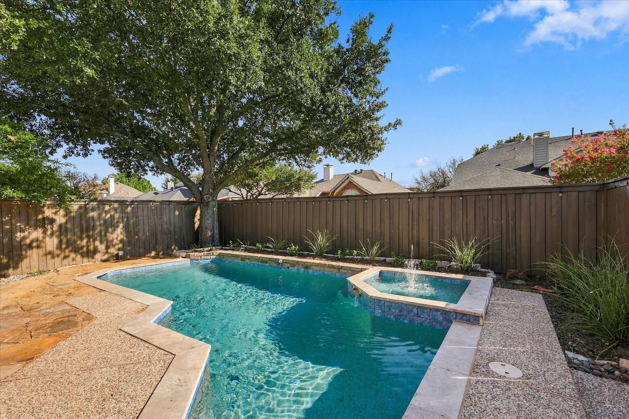 Sparkling Pool & Spa Newly Remodeled