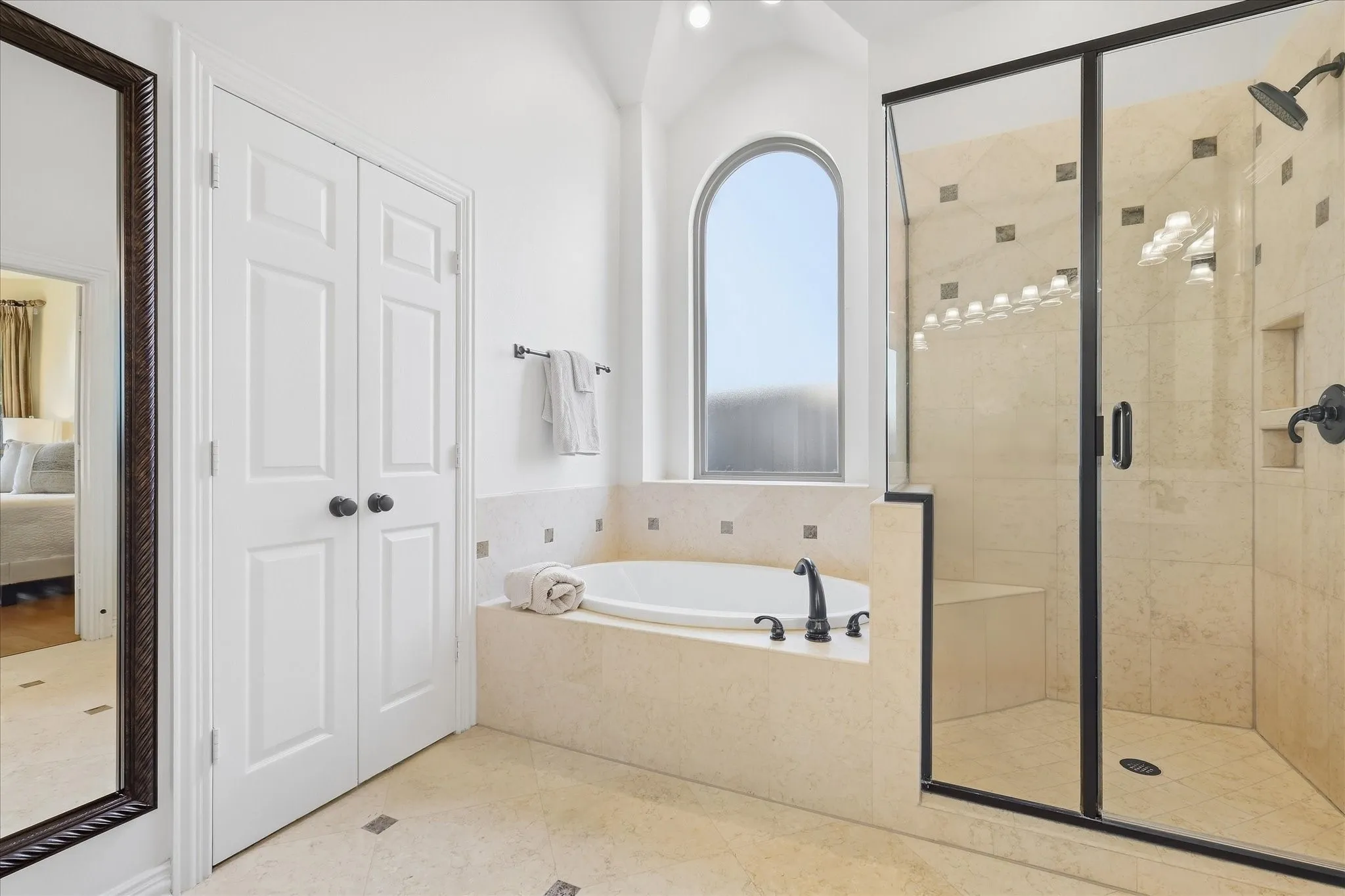 Volume Ceiling, Separate Tub & Large Shower