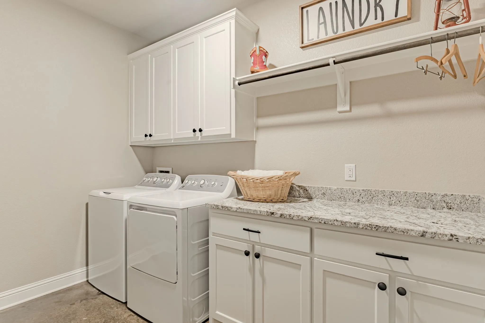 Single Family Residence For Sale in Parker County , 113 Stonegate Avenue, Brock, Texas 76087, 4 Bedroom, 3 Bathroom, 2 Garage spaces, 1,947 Sqft, built in 2020, mls#21397233, Real Estate Agent in Brock, Homes For Sale in Parker county, Homes For Sale in Brock, Realtor in Brock Texas, Real Estate Brokerage Independent Realty Texas, Luminita Cordes Realtor