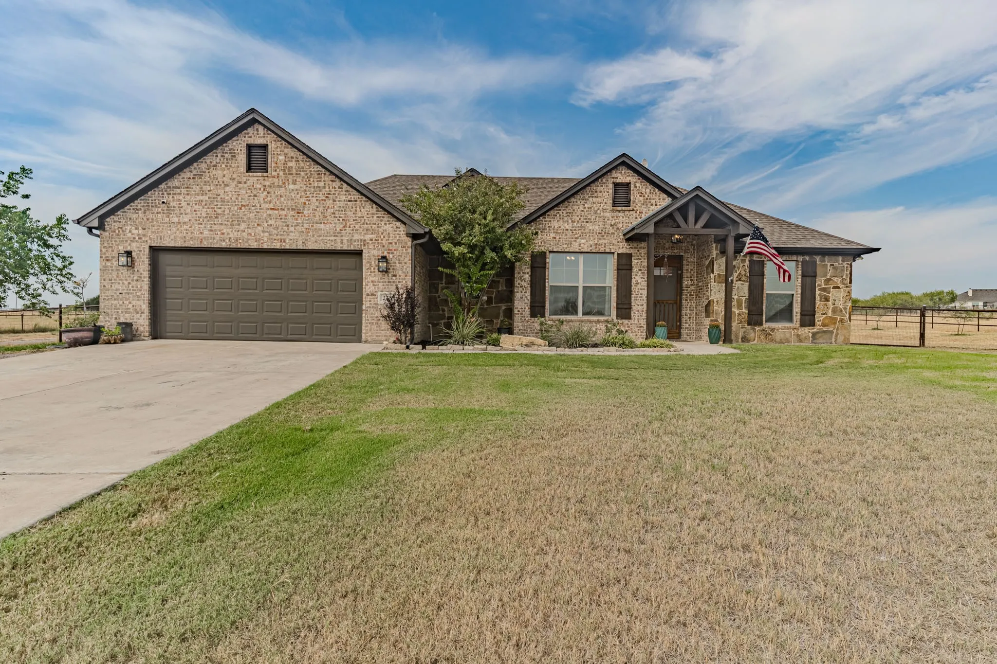 Single Family Residence For Sale in Parker County , 113 Stonegate Avenue, Brock, Texas 76087, 4 Bedroom, 3 Bathroom, 2 Garage spaces, 1,947 Sqft, built in 2020, mls#21397233, Real Estate Agent in Brock, Homes For Sale in Parker county, Homes For Sale in Brock, Realtor in Brock Texas, Real Estate Brokerage Independent Realty Texas, Luminita Cordes Realtor