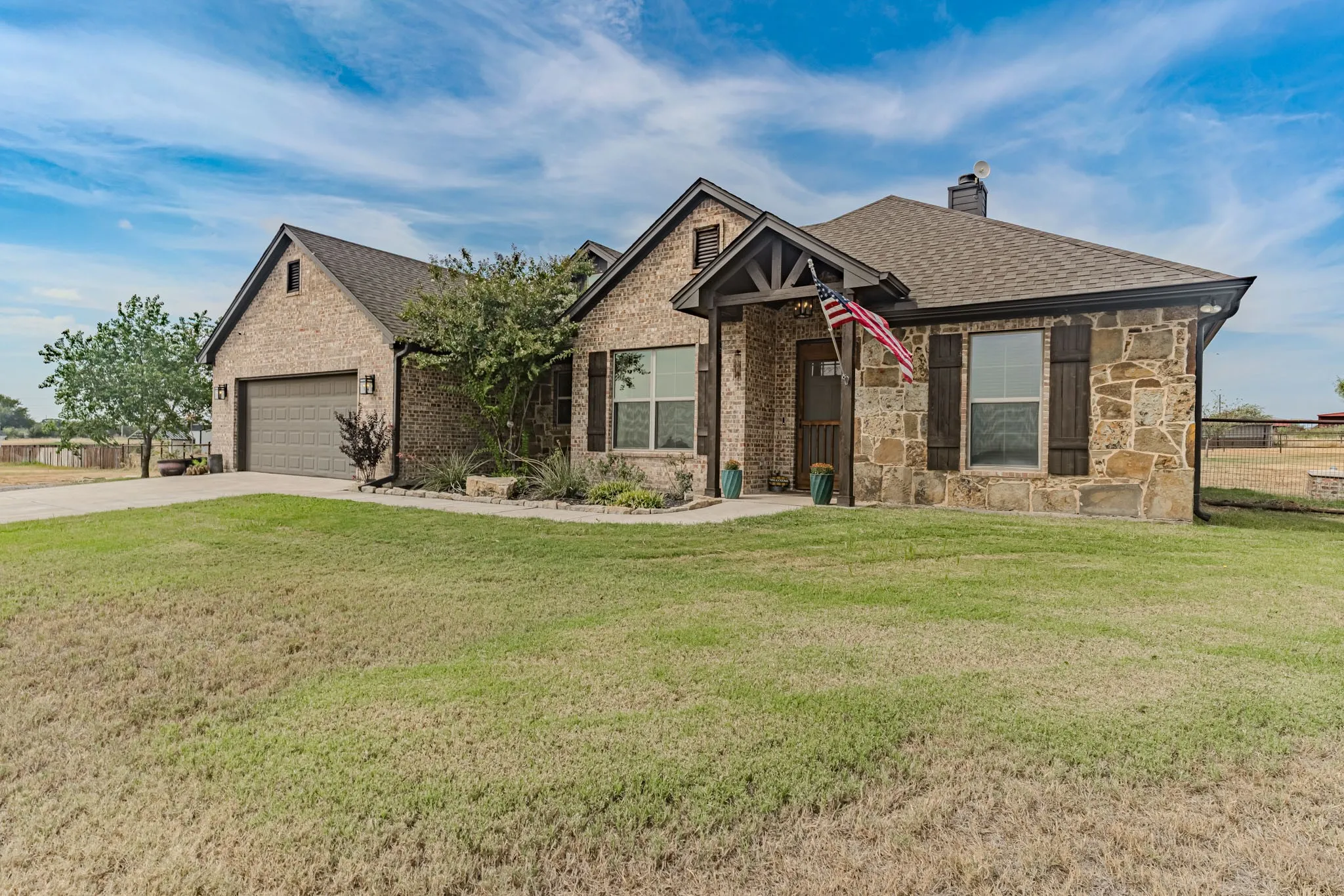 Single Family Residence For Sale in Parker County , 113 Stonegate Avenue, Brock, Texas 76087, 4 Bedroom, 3 Bathroom, 2 Garage spaces, 1,947 Sqft, built in 2020, mls#21397233, Real Estate Agent in Brock, Homes For Sale in Parker county, Homes For Sale in Brock, Realtor in Brock Texas, Real Estate Brokerage Independent Realty Texas, Luminita Cordes Realtor