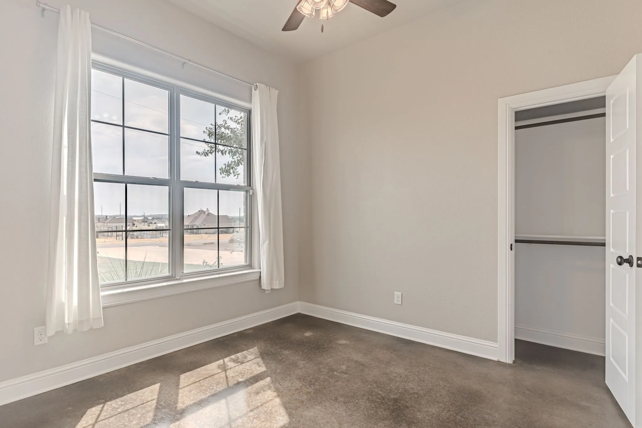 Single Family Residence For Sale in Parker County , 113 Stonegate Avenue, Brock, Texas 76087, 4 Bedroom, 3 Bathroom, 2 Garage spaces, 1,947 Sqft, built in 2020, mls#21397233, Real Estate Agent in Brock, Homes For Sale in Parker county, Homes For Sale in Brock, Realtor in Brock Texas, Real Estate Brokerage Independent Realty Texas, Luminita Cordes Realtor