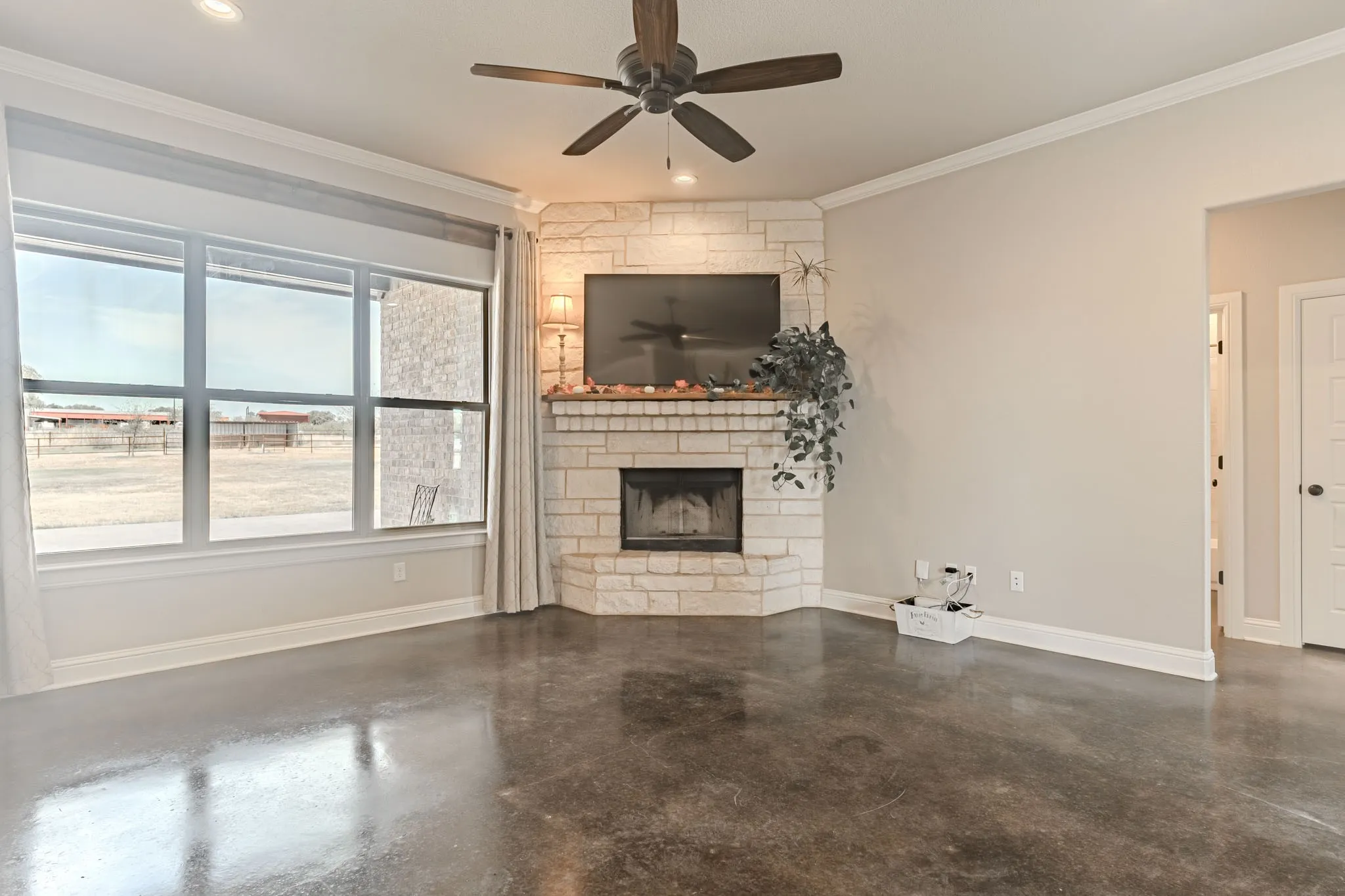 Single Family Residence For Sale in Parker County , 113 Stonegate Avenue, Brock, Texas 76087, 4 Bedroom, 3 Bathroom, 2 Garage spaces, 1,947 Sqft, built in 2020, mls#21397233, Real Estate Agent in Brock, Homes For Sale in Parker county, Homes For Sale in Brock, Realtor in Brock Texas, Real Estate Brokerage Independent Realty Texas, Luminita Cordes Realtor