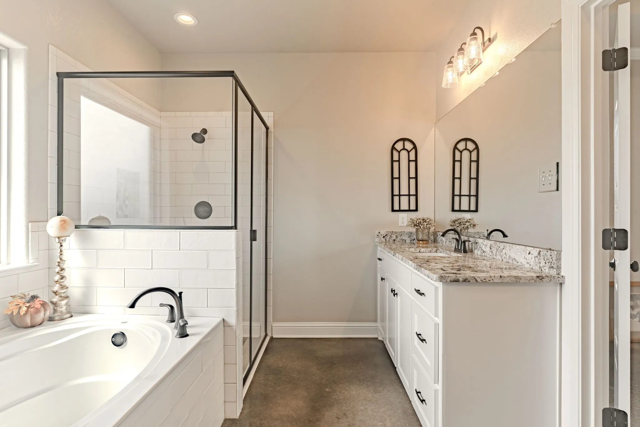 Single Family Residence For Sale in Parker County , 113 Stonegate Avenue, Brock, Texas 76087, 4 Bedroom, 3 Bathroom, 2 Garage spaces, 1,947 Sqft, built in 2020, mls#21397233, Real Estate Agent in Brock, Homes For Sale in Parker county, Homes For Sale in Brock, Realtor in Brock Texas, Real Estate Brokerage Independent Realty Texas, Luminita Cordes Realtor