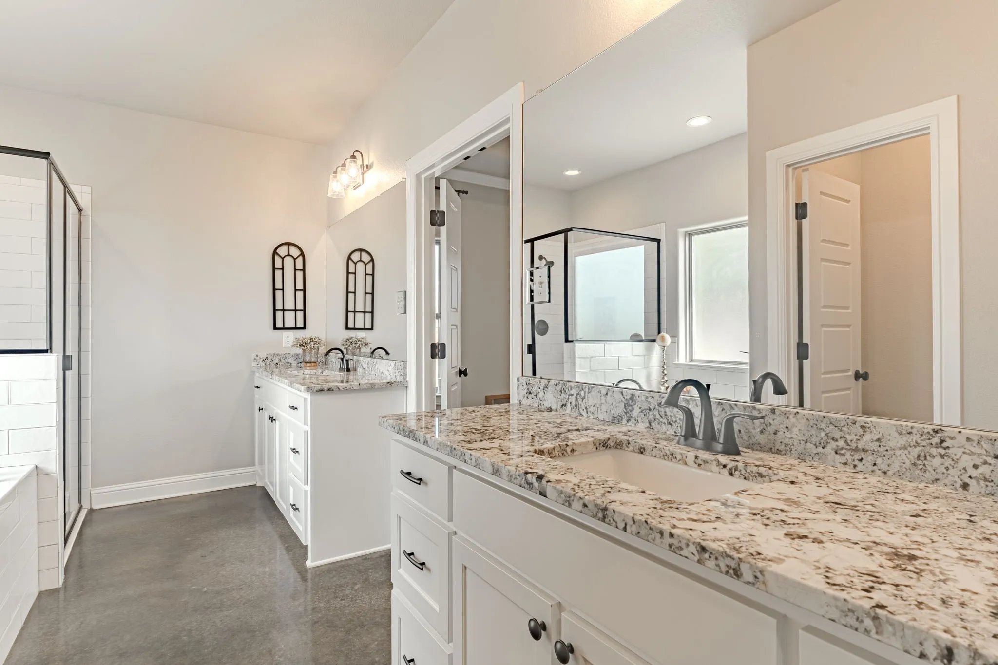 Single Family Residence For Sale in Parker County , 113 Stonegate Avenue, Brock, Texas 76087, 4 Bedroom, 3 Bathroom, 2 Garage spaces, 1,947 Sqft, built in 2020, mls#21397233, Real Estate Agent in Brock, Homes For Sale in Parker county, Homes For Sale in Brock, Realtor in Brock Texas, Real Estate Brokerage Independent Realty Texas, Luminita Cordes Realtor