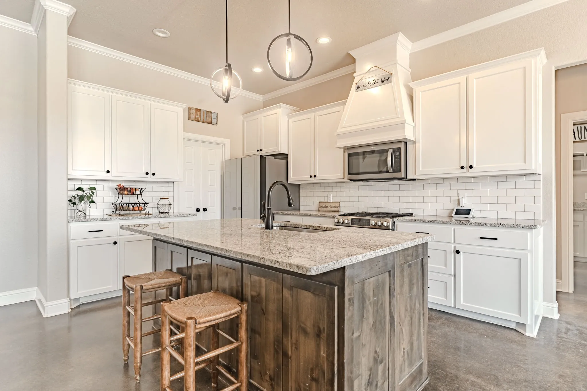 Single Family Residence For Sale in Parker County , 113 Stonegate Avenue, Brock, Texas 76087, 4 Bedroom, 3 Bathroom, 2 Garage spaces, 1,947 Sqft, built in 2020, mls#21397233, Real Estate Agent in Brock, Homes For Sale in Parker county, Homes For Sale in Brock, Realtor in Brock Texas, Real Estate Brokerage Independent Realty Texas, Luminita Cordes Realtor